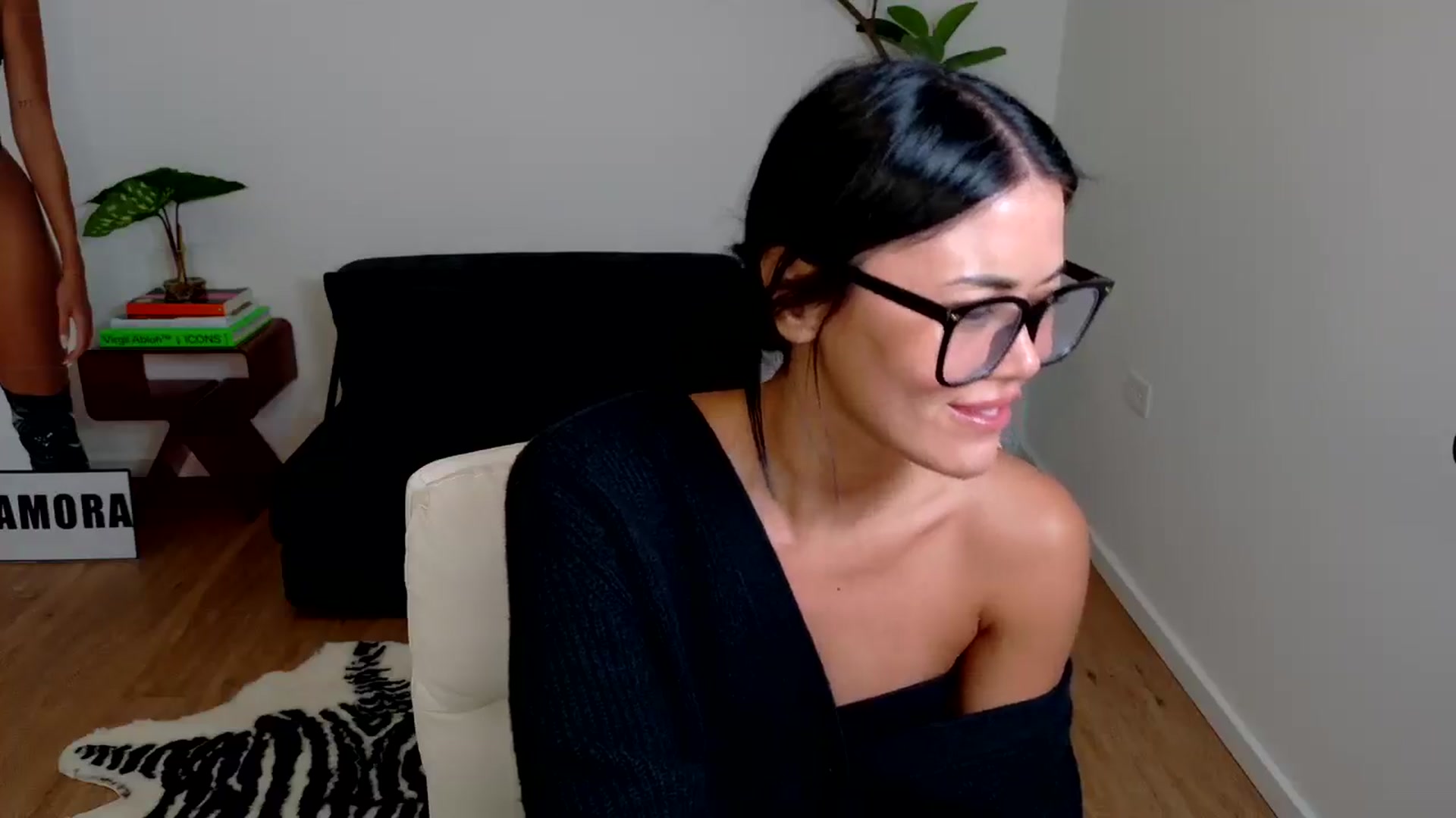 Gallery image thumbnail from alexzamora's myfreecams stream on, 04/17/2025, 05:09 image 6 of 20
