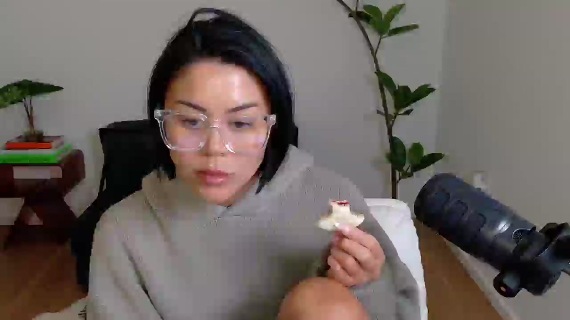 Gallery image thumbnail from alexzamora's myfreecams stream on, 04/25/2025, 05:24 image 14 of 20