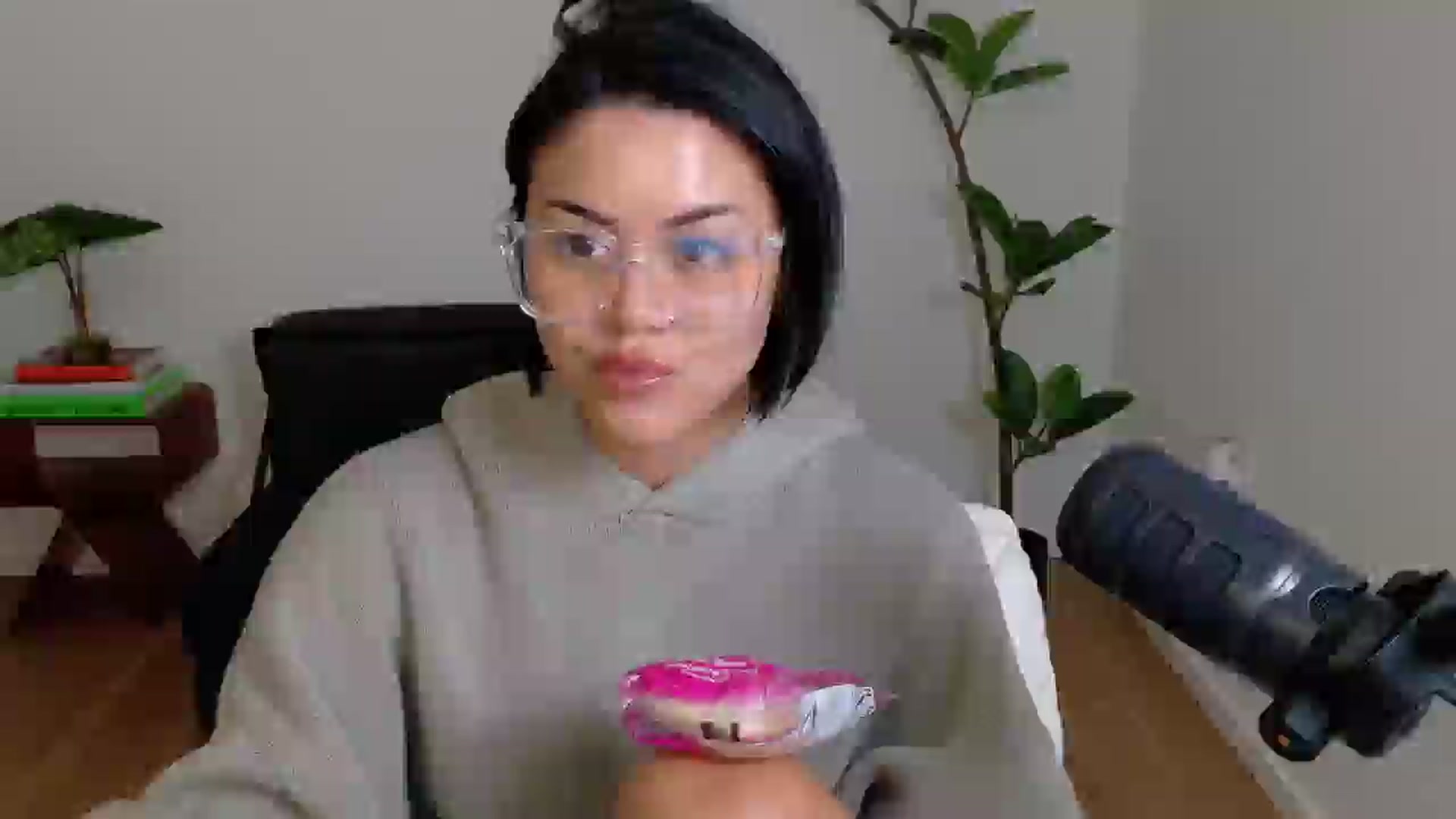 Gallery image thumbnail from alexzamora's myfreecams stream on, 04/25/2025, 05:24 image 3 of 20