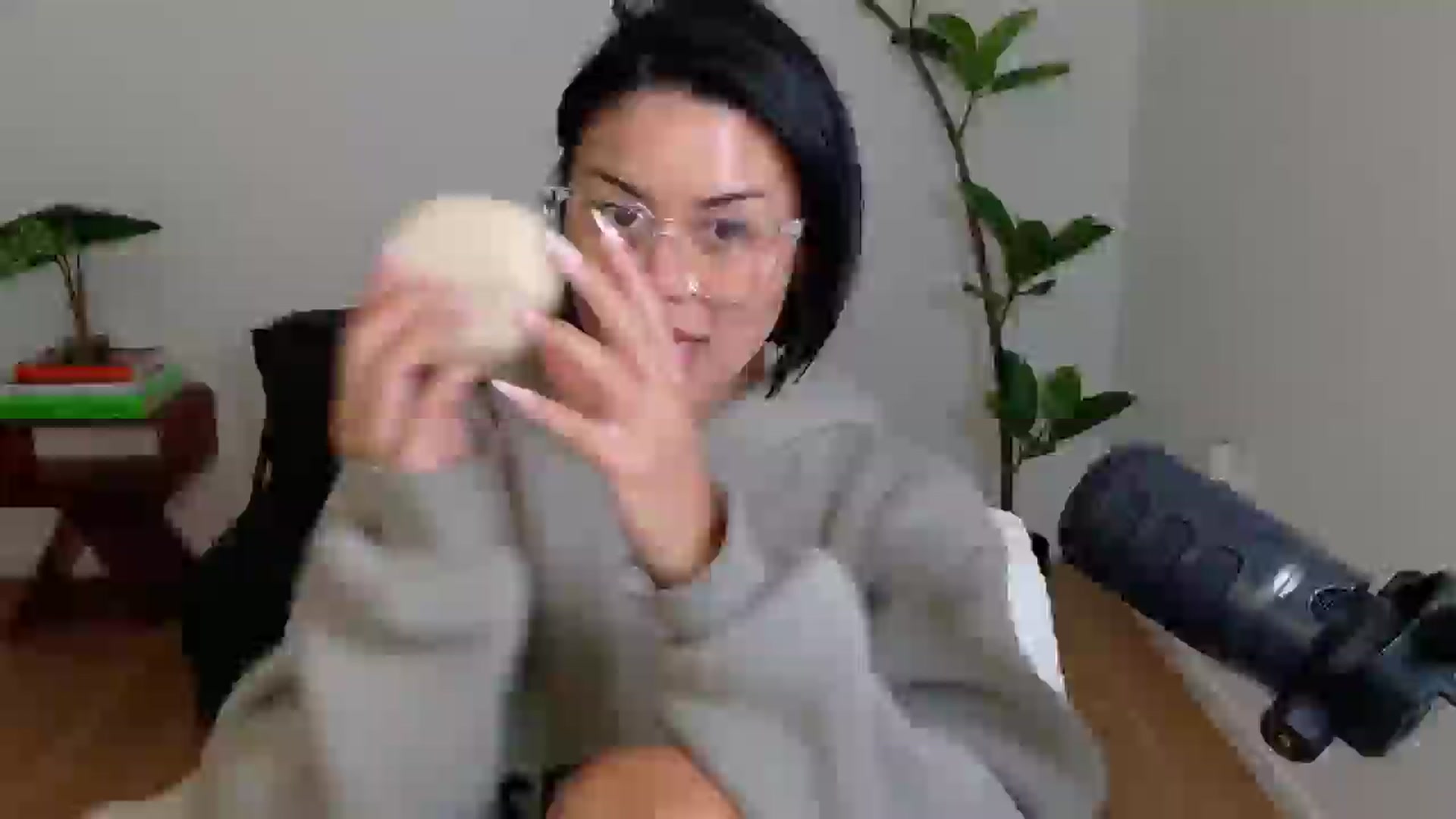 Gallery image thumbnail from alexzamora's myfreecams stream on, 04/25/2025, 05:24 image 6 of 20