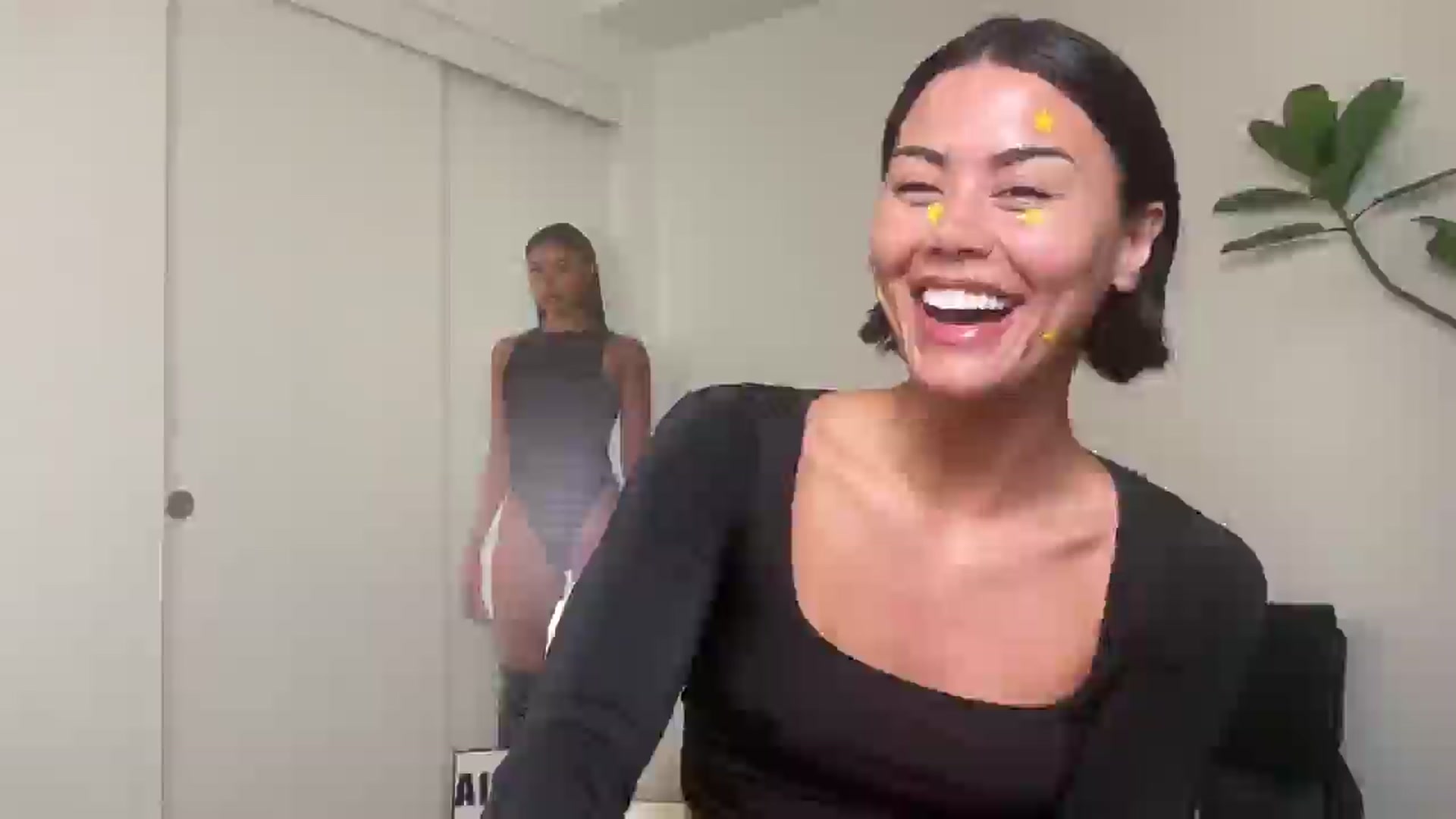 Gallery image thumbnail from alexzamora's myfreecams stream on, 04/27/2025, 05:01 image 16 of 20