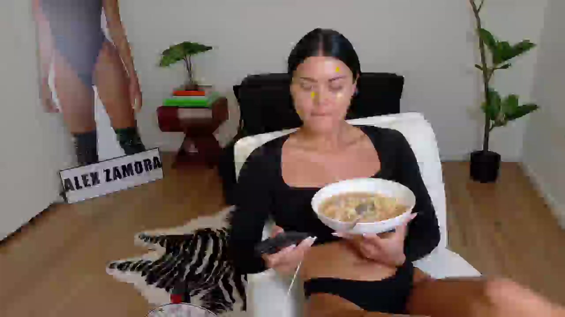 Gallery image thumbnail from alexzamora's myfreecams stream on, 04/27/2025, 05:38 image 13 of 20