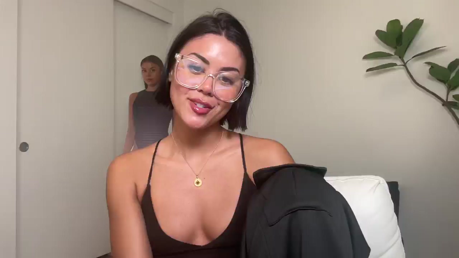 Gallery image thumbnail from alexzamora's myfreecams stream on, 04/28/2025, 06:10 image 12 of 20