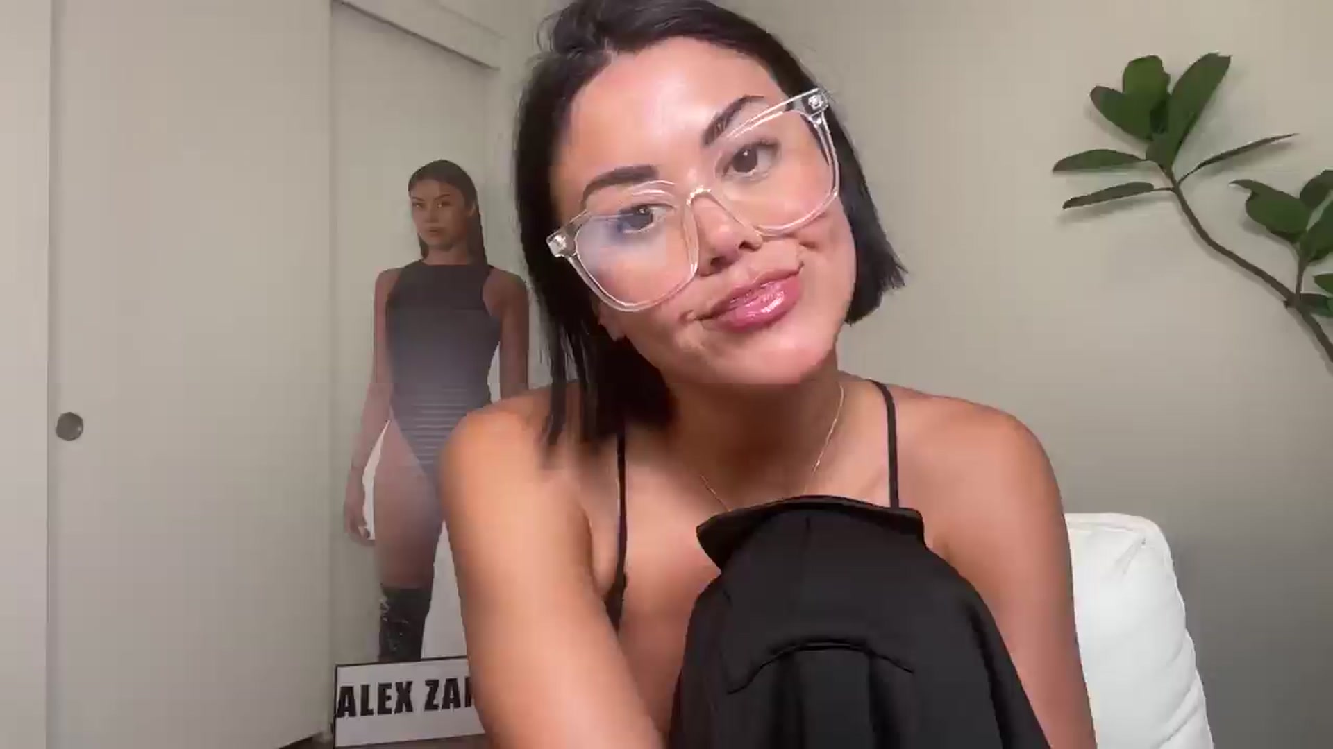 Gallery image thumbnail from alexzamora's myfreecams stream on, 04/28/2025, 06:10 image 18 of 20