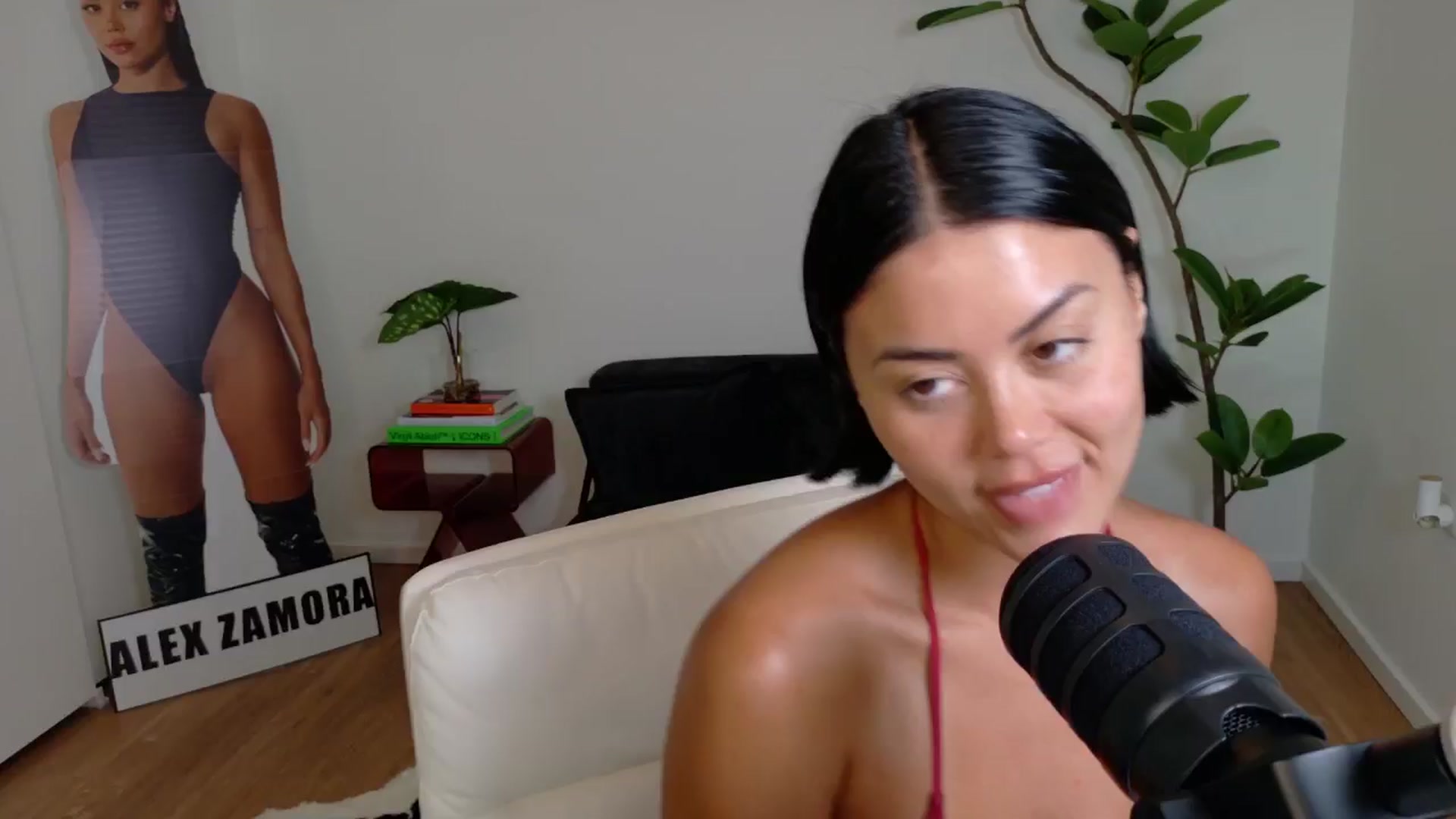 Gallery image thumbnail from alexzamora's myfreecams stream on, 04/29/2025, 21:34 image 3 of 20