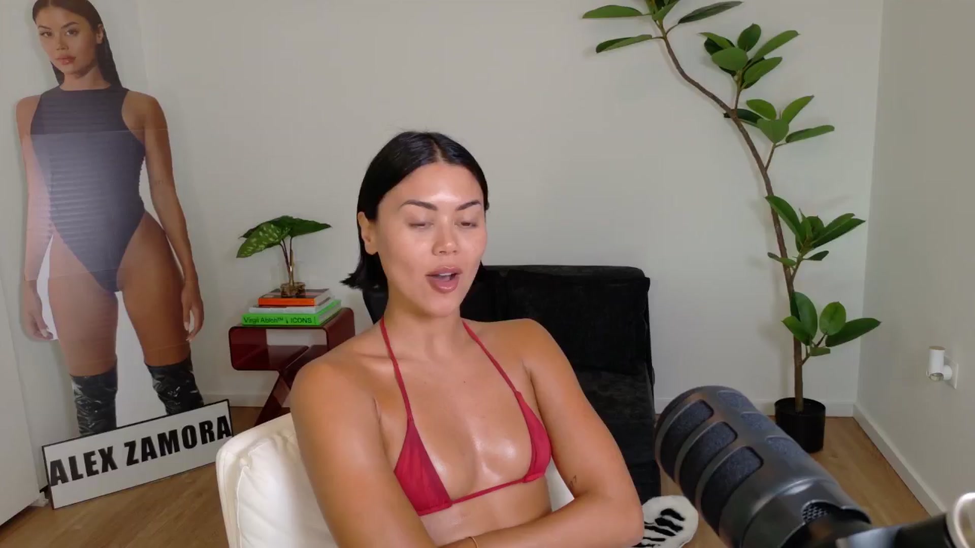Gallery image thumbnail from alexzamora's myfreecams stream on, 04/29/2025, 21:34 image 13 of 20