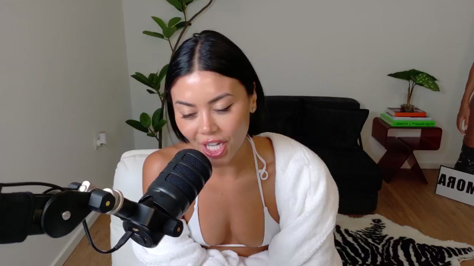 Gallery image thumbnail from alexzamora's myfreecams stream on, 05/04/2025, 05:19 image 7 of 20