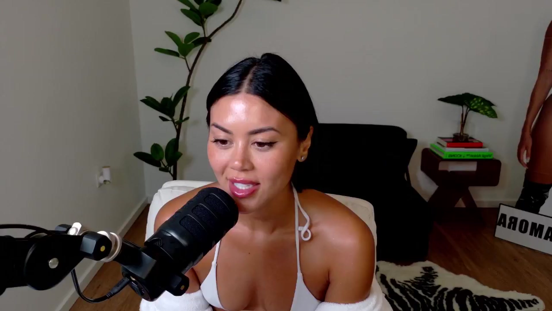 Gallery image thumbnail from alexzamora's myfreecams stream on, 05/04/2025, 05:19 image 19 of 20