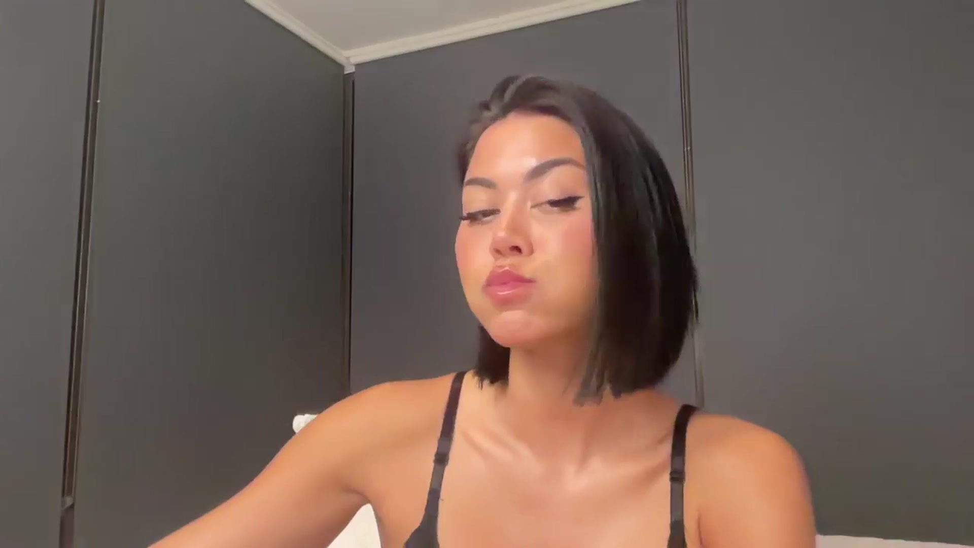 Gallery image thumbnail from alexzamora's myfreecams stream on, 01/09/2026, 06:00 image 8 of 20