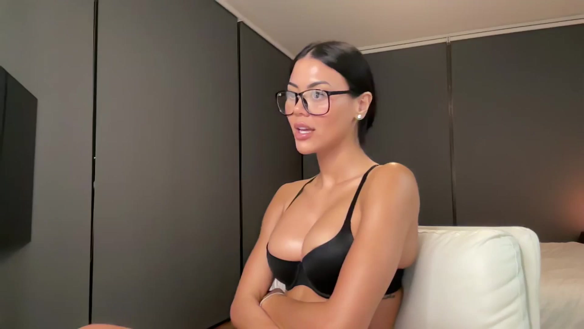 Gallery image thumbnail from alexzamora's myfreecams stream on, 04/20/2026, 03:45 image 13 of 20