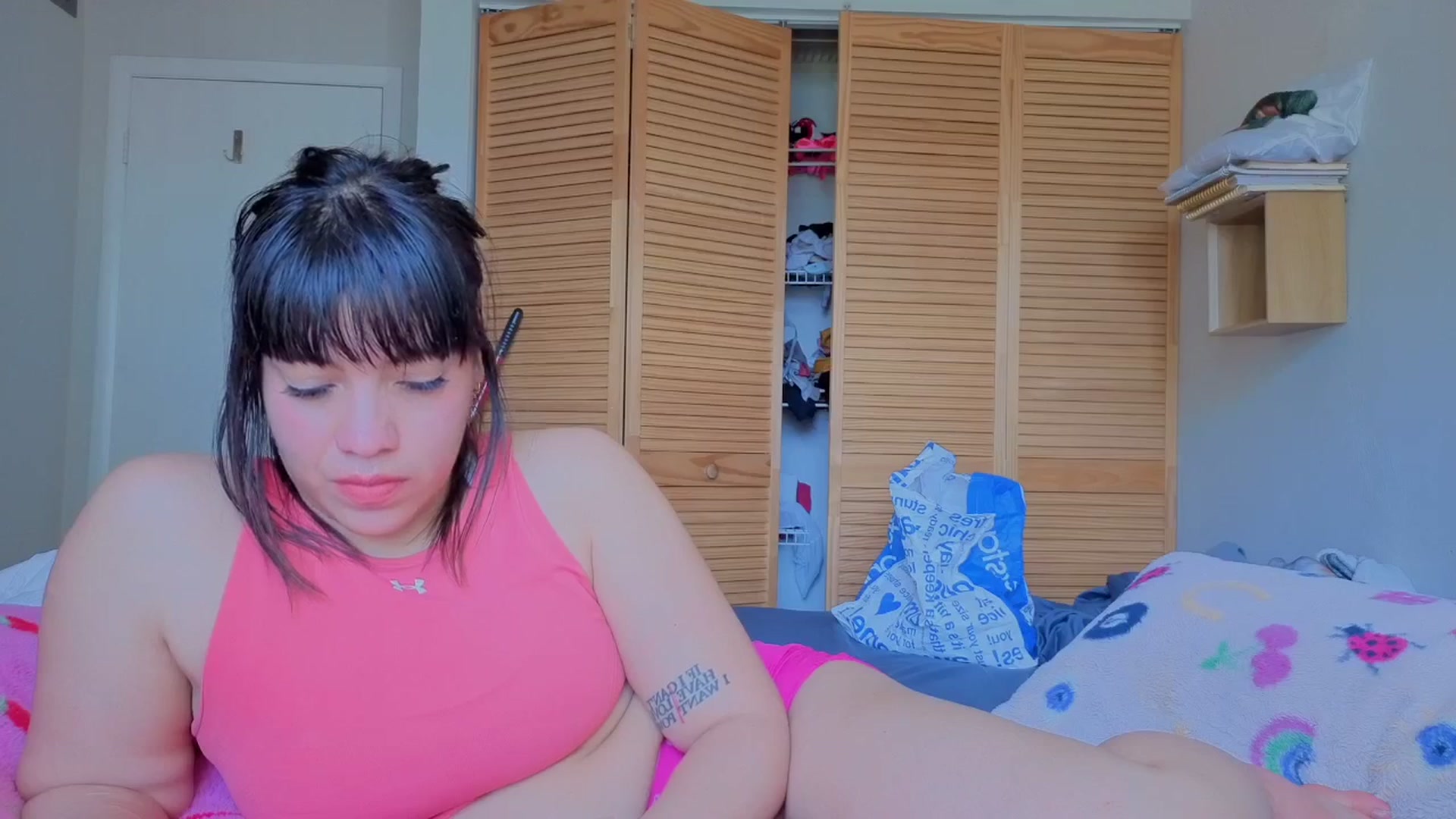 Gallery image thumbnail from ali696146's myfreecams stream on, 12/25/2025, 17:38 image 12 of 20