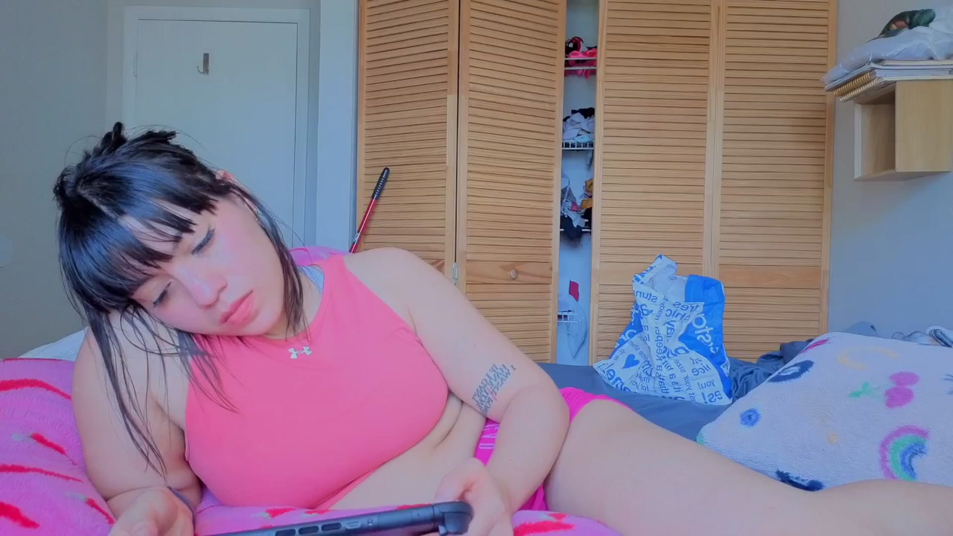 Gallery image thumbnail from ali696146's myfreecams stream on, 12/25/2025, 17:38 image 14 of 20