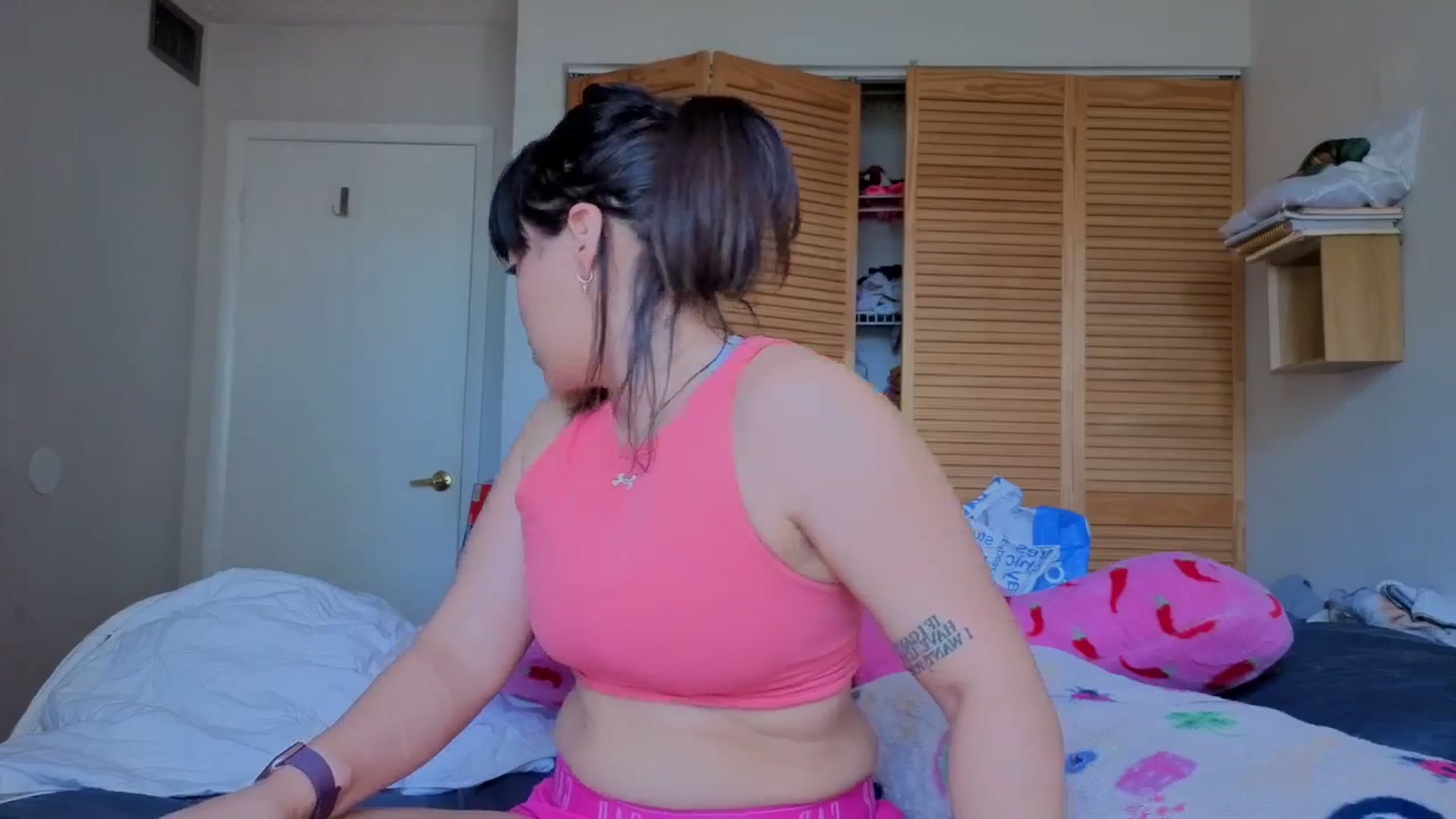 Gallery image thumbnail from ali696146's myfreecams stream on, 12/25/2025, 17:38 image 5 of 20