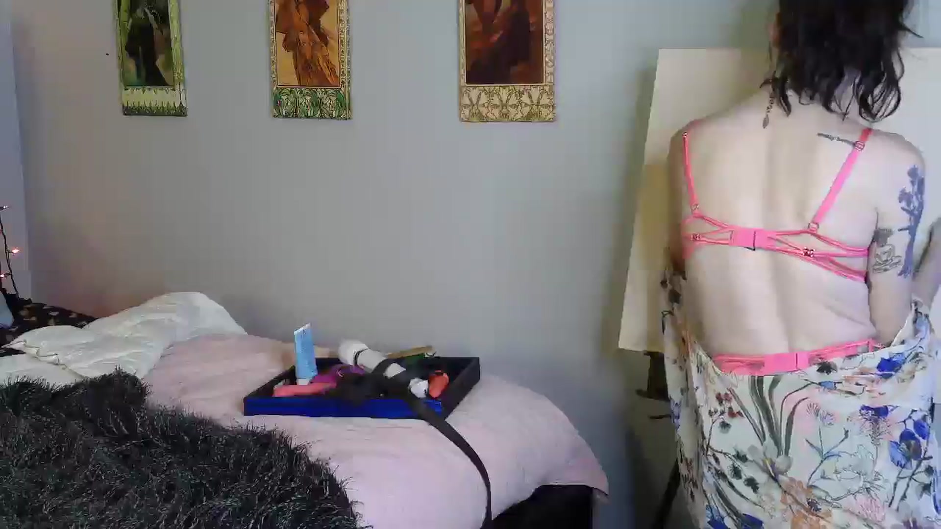 Gallery image thumbnail from alibotica's myfreecams stream on, 04/04/2025, 09:22 image 11 of 20