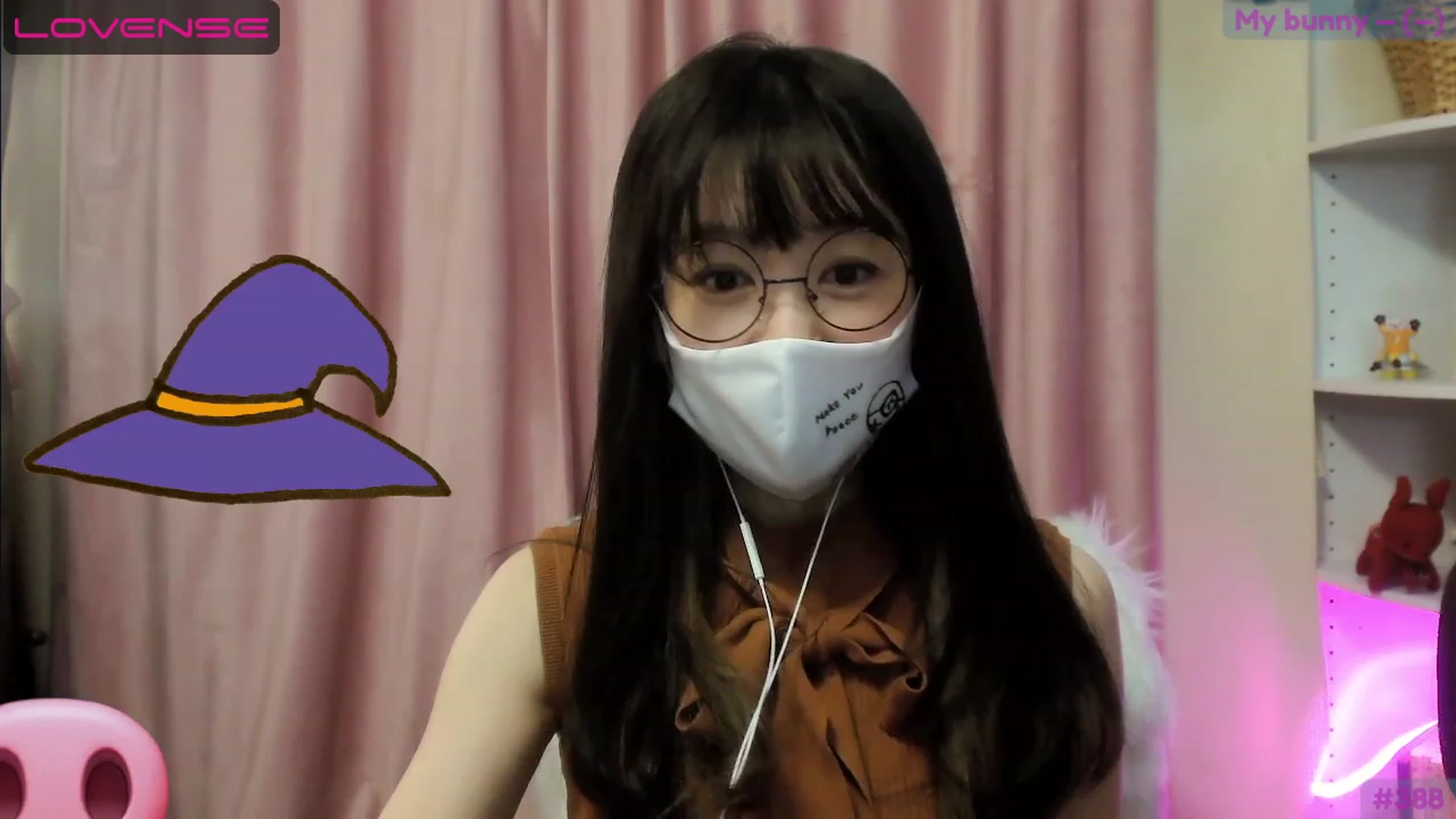 Gallery image thumbnail from alice______'s myfreecams stream on, 06/04/2023, 04:41 image 13 of 20