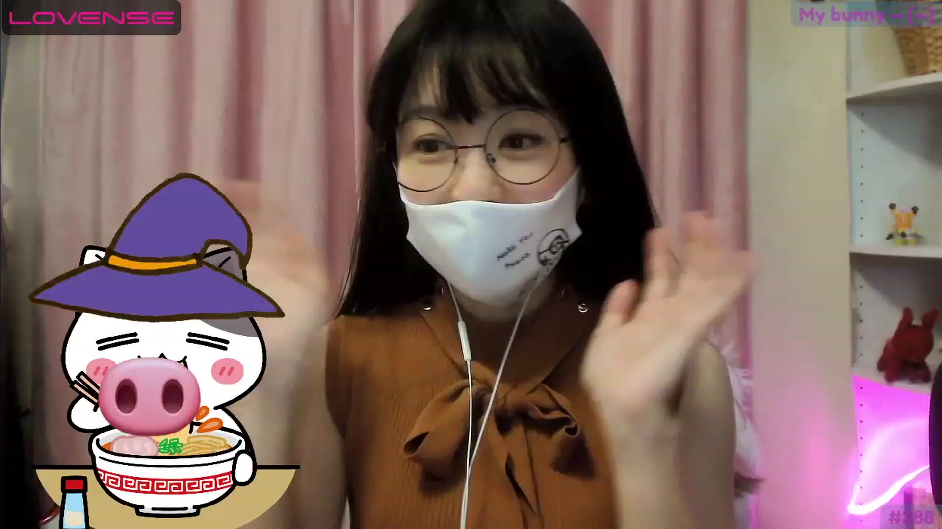 Gallery image thumbnail from alice______'s myfreecams stream on, 06/04/2023, 04:41 image 16 of 20