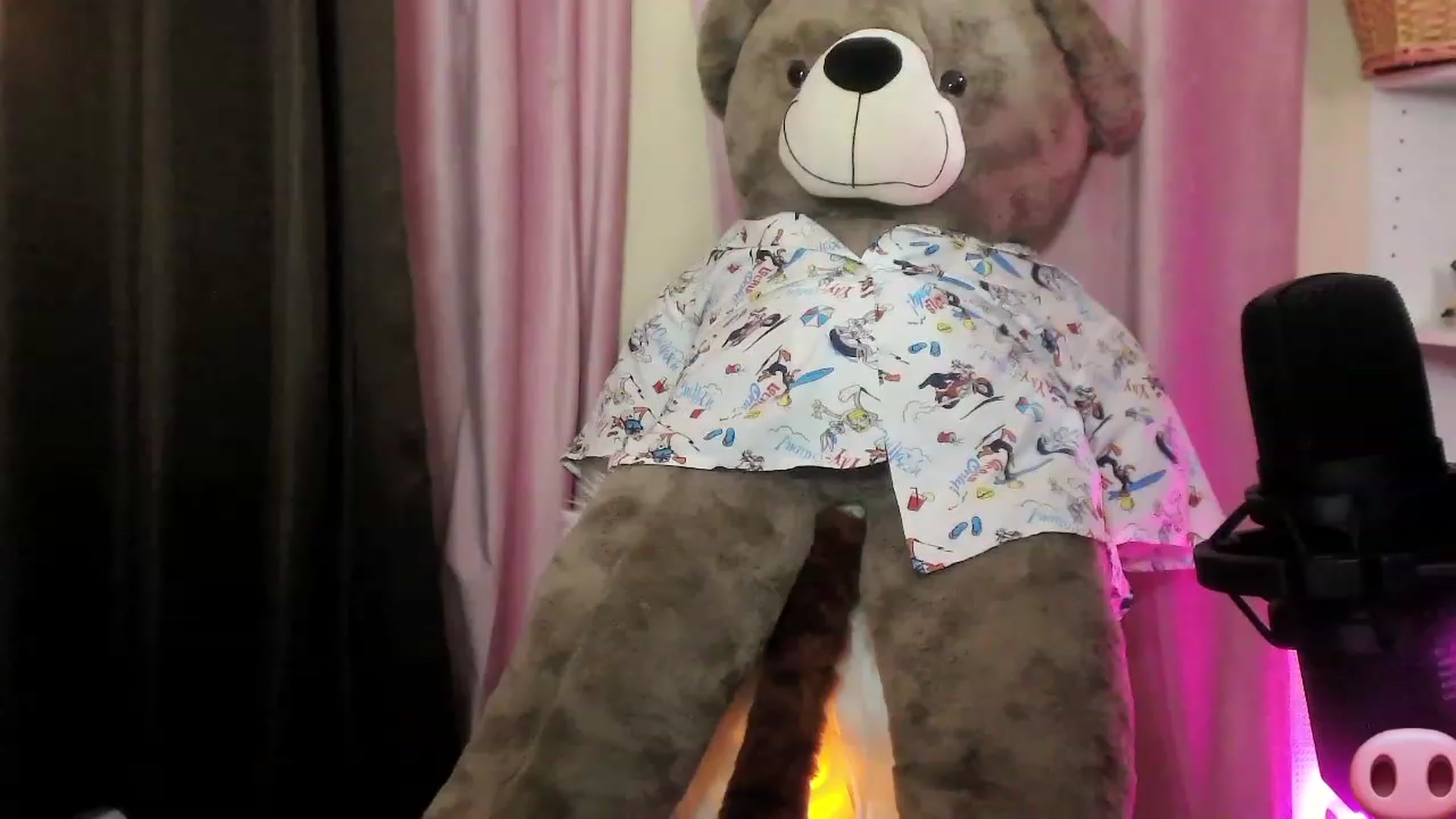 Gallery image thumbnail from alice______'s myfreecams stream on, 06/18/2023, 06:01 image 13 of 20