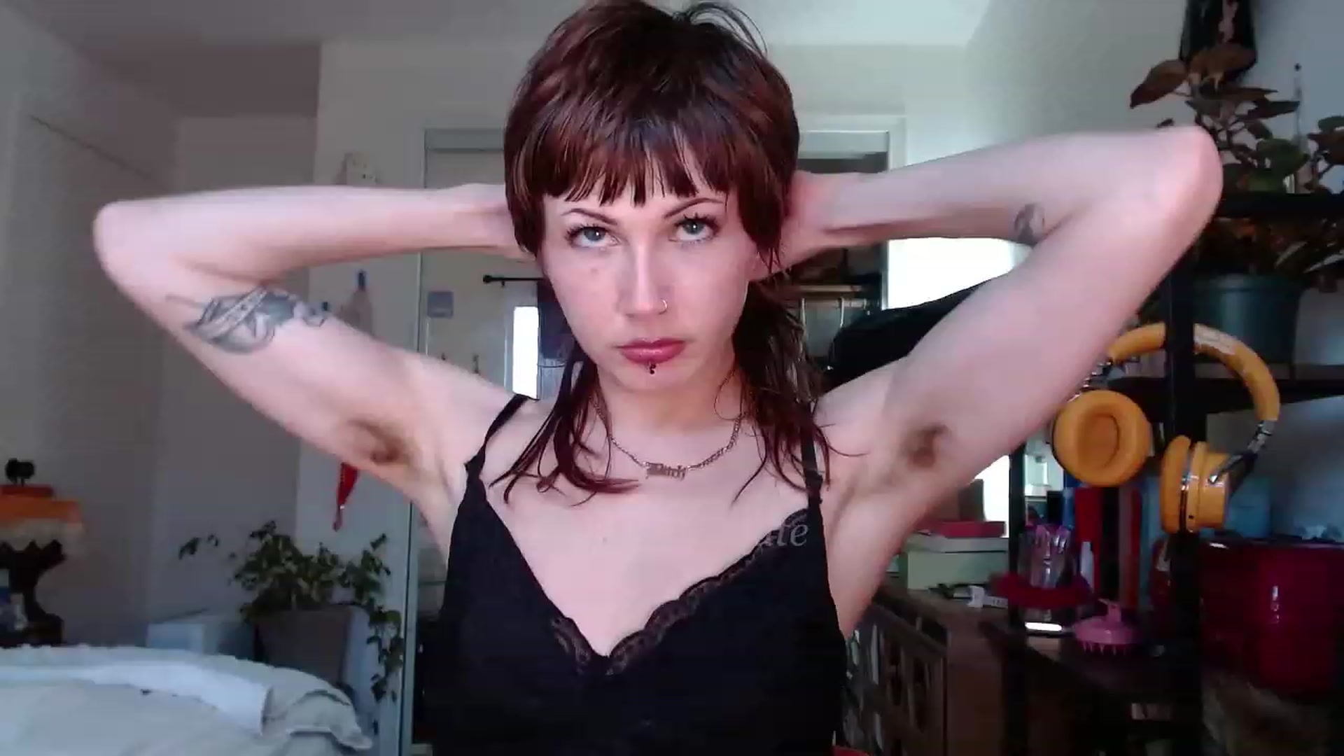 Gallery image thumbnail from aliceabs0lute's myfreecams stream on, 12/08/2022, 20:28 image 1 of 20