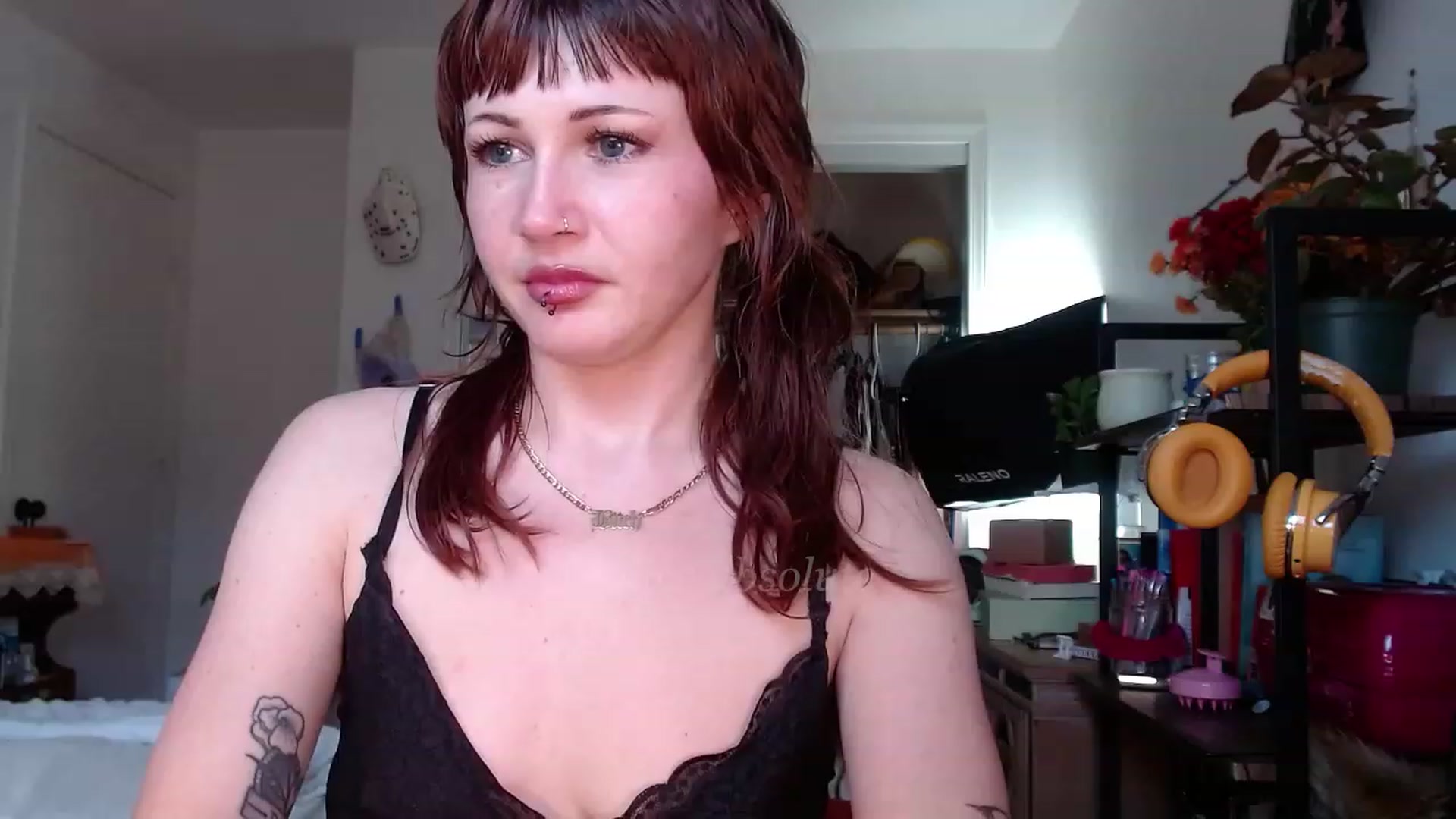 Gallery image thumbnail from aliceabs0lute's myfreecams stream on, 12/08/2022, 20:28 image 16 of 20