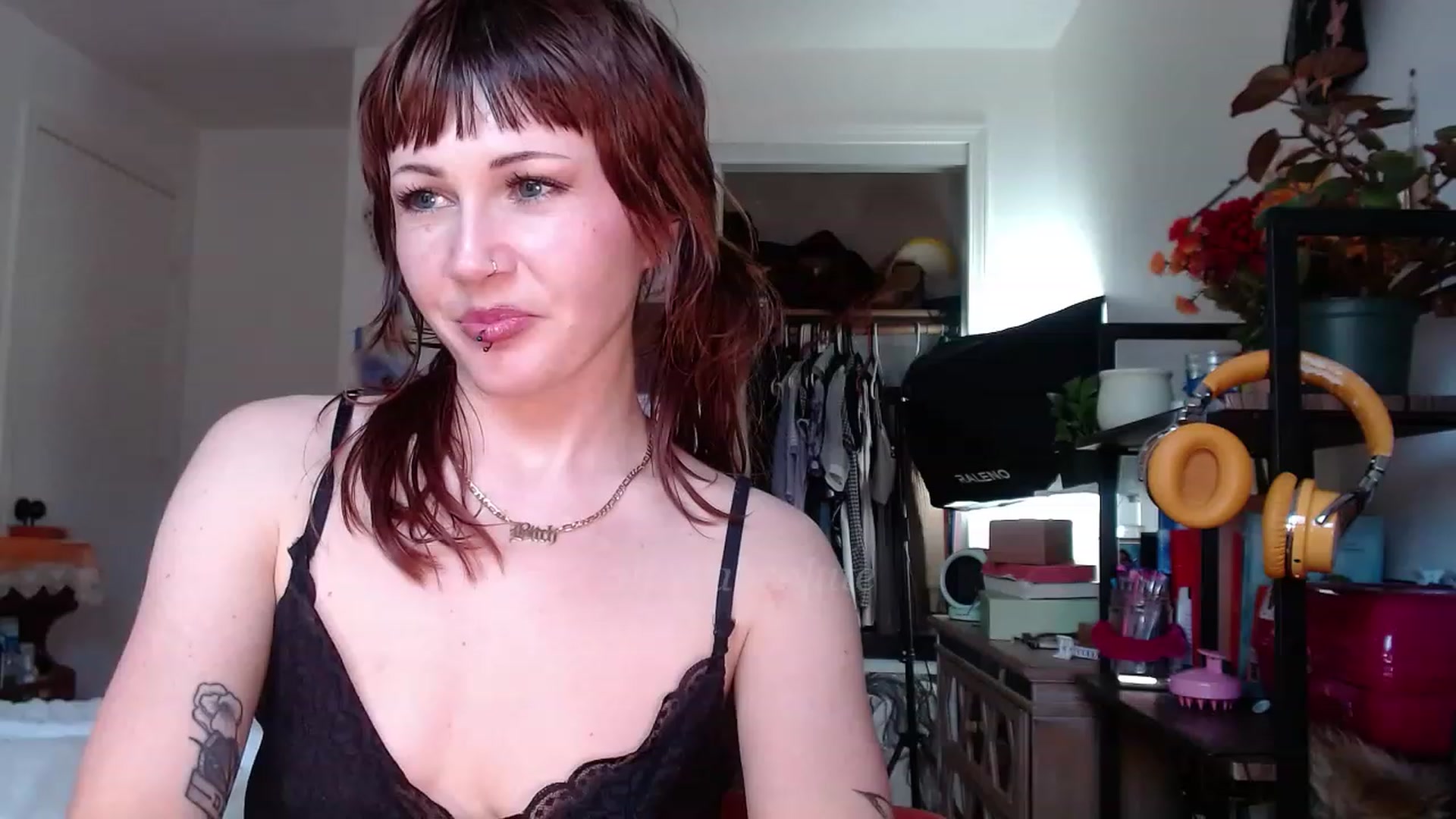 Gallery image thumbnail from aliceabs0lute's myfreecams stream on, 12/08/2022, 20:28 image 19 of 20