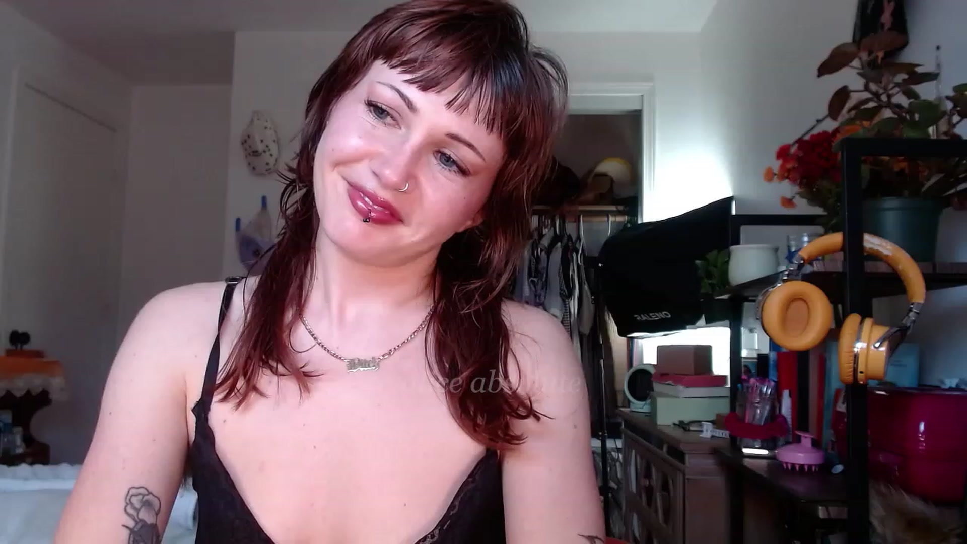 Gallery image thumbnail from aliceabs0lute's myfreecams stream on, 12/08/2022, 20:28 image 13 of 20