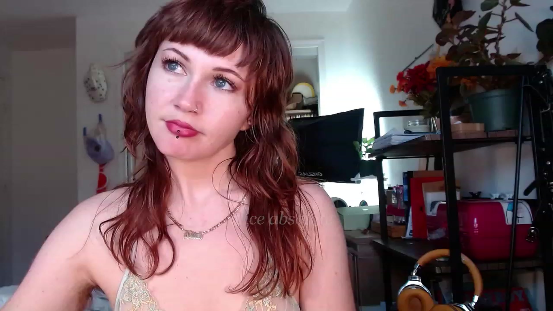 Gallery image thumbnail from aliceabs0lute's myfreecams stream on, 12/11/2022, 21:04 image 4 of 20