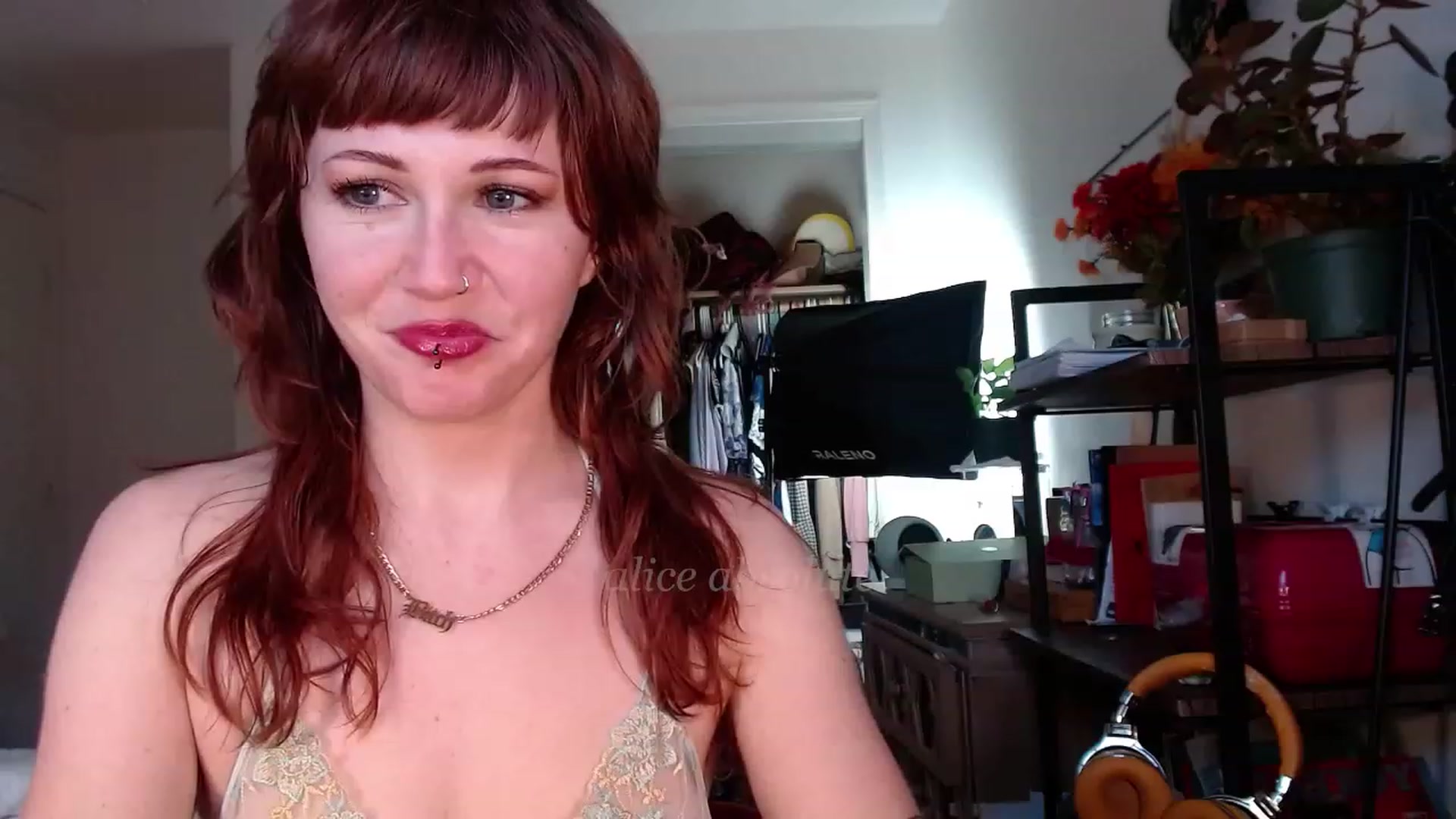 Gallery image thumbnail from aliceabs0lute's myfreecams stream on, 12/11/2022, 21:04 image 18 of 20