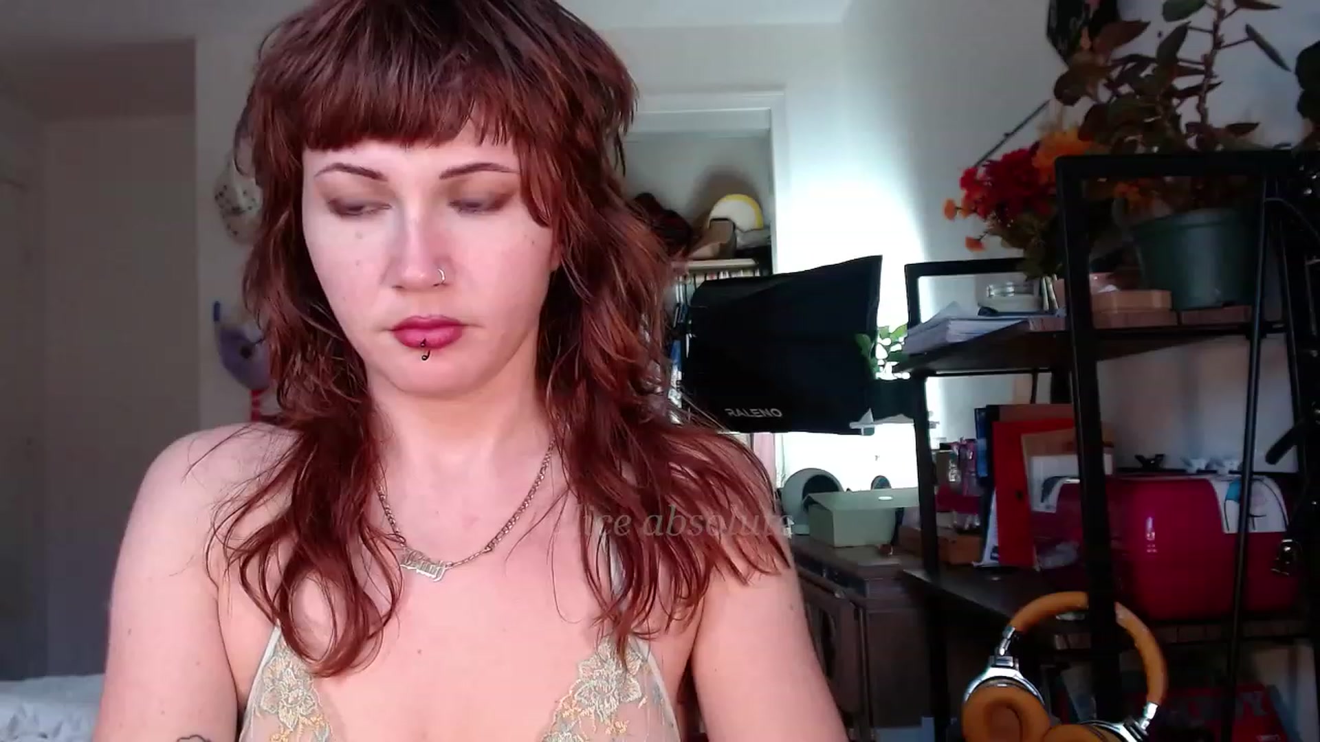 Gallery image thumbnail from aliceabs0lute's myfreecams stream on, 12/11/2022, 21:04 image 9 of 20