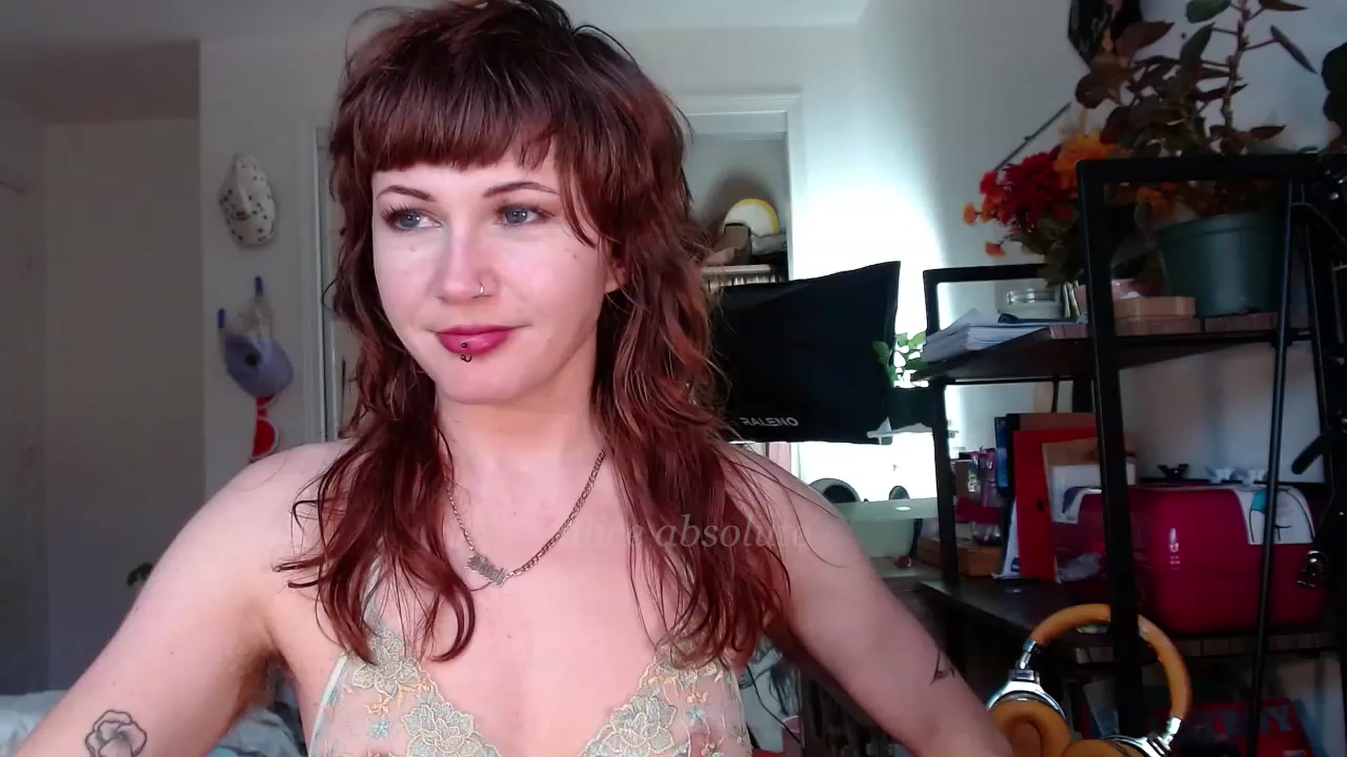 Gallery image thumbnail from aliceabs0lute's myfreecams stream on, 12/11/2022, 21:04 image 6 of 20