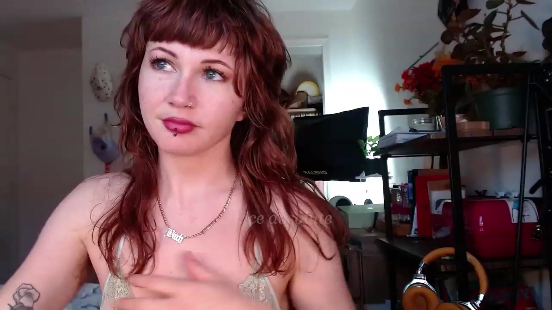 Gallery image thumbnail from aliceabs0lute's myfreecams stream on, 12/11/2022, 21:04 image 8 of 20