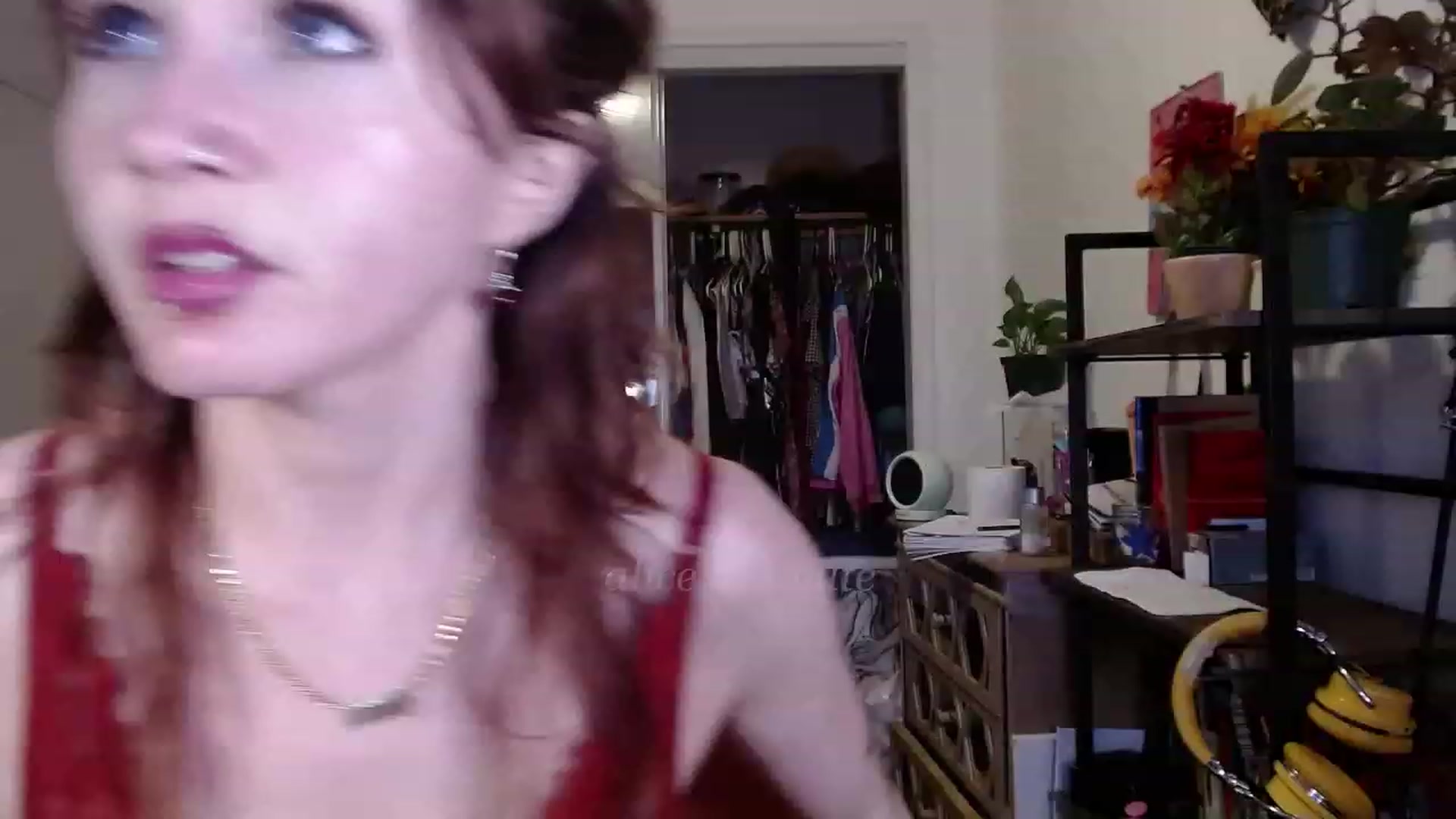 Gallery image thumbnail from aliceabs0lute's myfreecams stream on, 12/30/2022, 24:04 image 12 of 20
