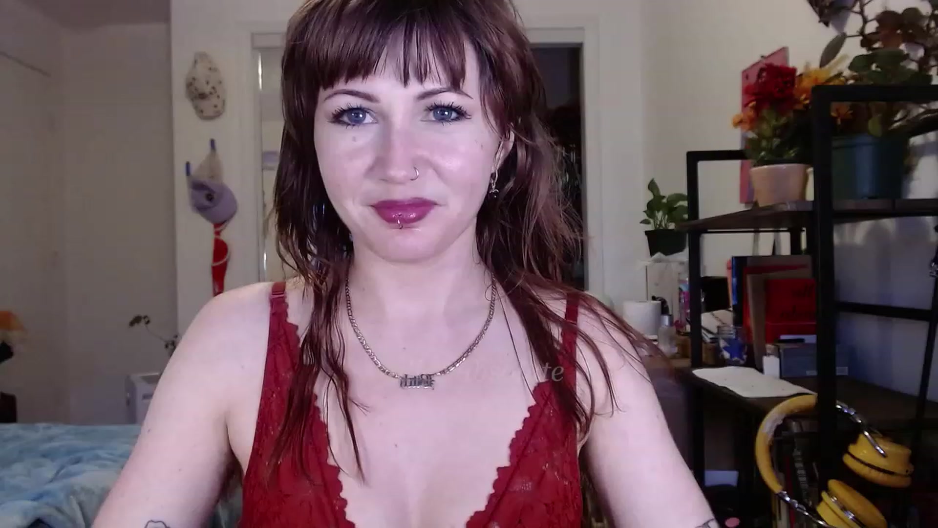 Gallery image thumbnail from aliceabs0lute's myfreecams stream on, 12/30/2022, 24:04 image 6 of 20