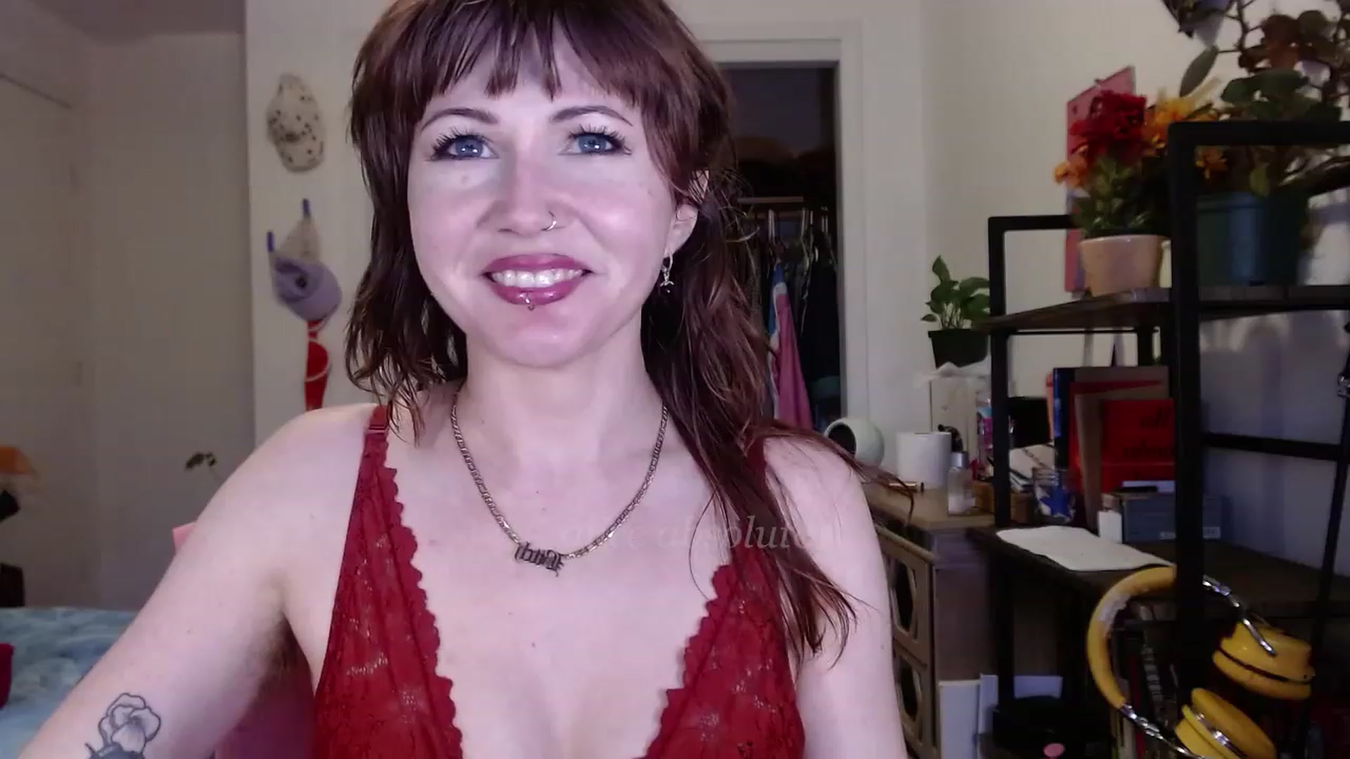 Gallery image thumbnail from aliceabs0lute's myfreecams stream on, 12/30/2022, 24:04 image 14 of 20