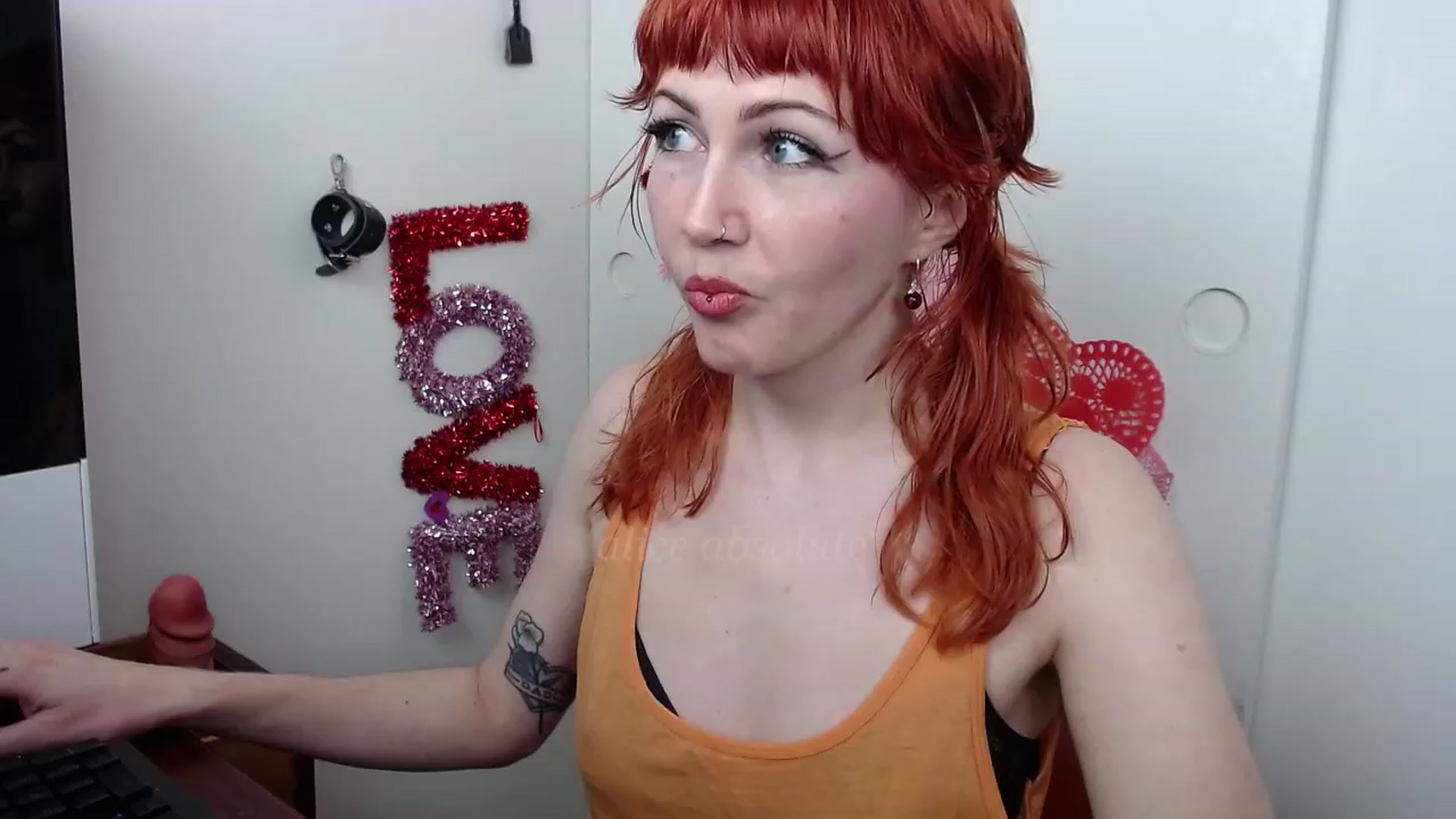 Gallery image thumbnail from aliceabs0lute's myfreecams stream on, 02/06/2023, 22:31 image 1 of 20