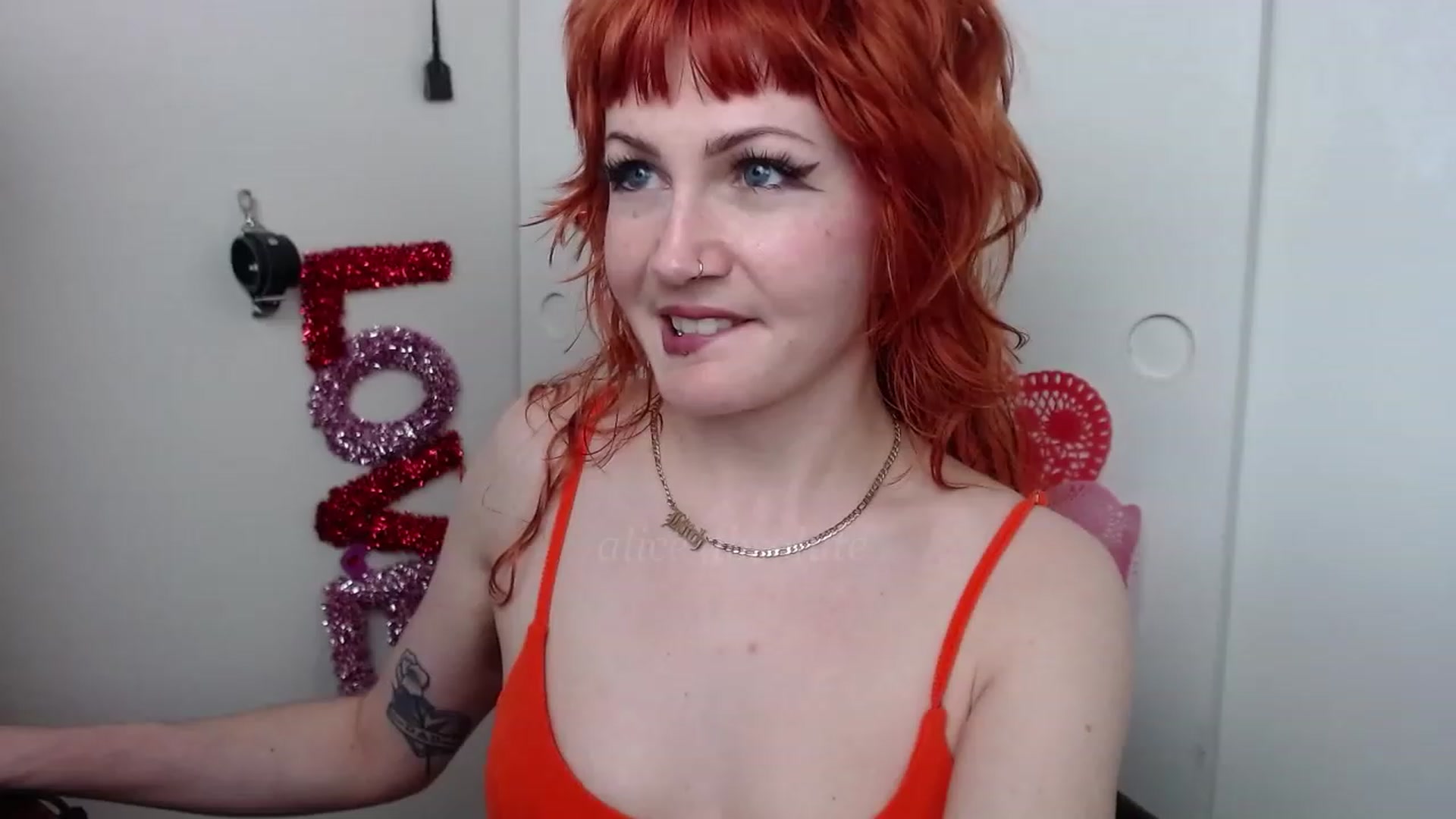 Gallery image thumbnail from aliceabs0lute's myfreecams stream on, 02/10/2023, 22:54 image 17 of 20