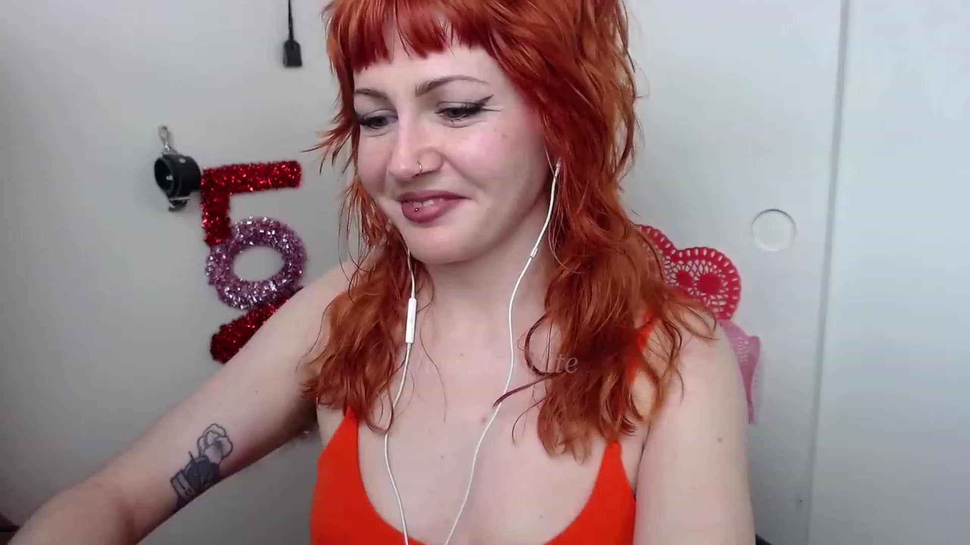 Gallery image thumbnail from aliceabs0lute's myfreecams stream on, 02/10/2023, 22:54 image 14 of 20