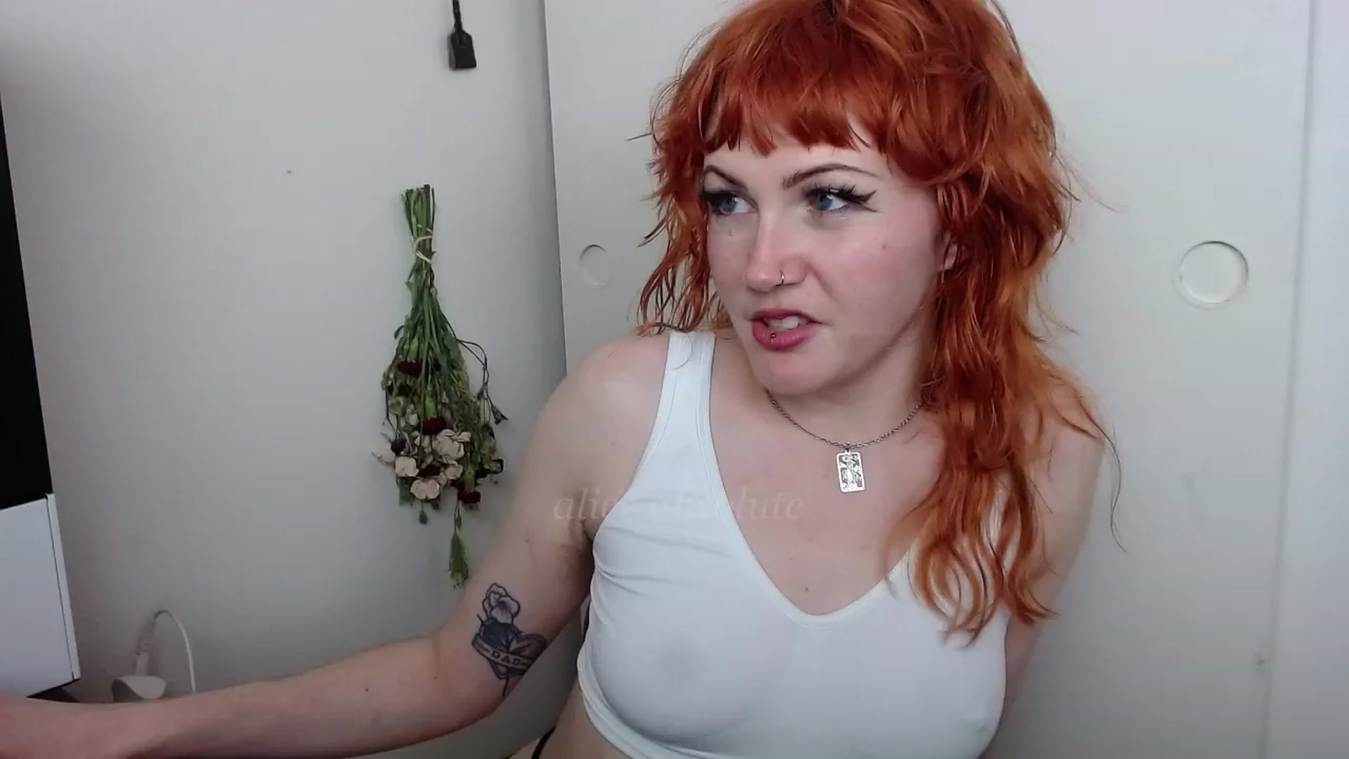 Gallery image thumbnail from aliceabs0lute's myfreecams stream on, 02/22/2023, 22:52 image 19 of 20
