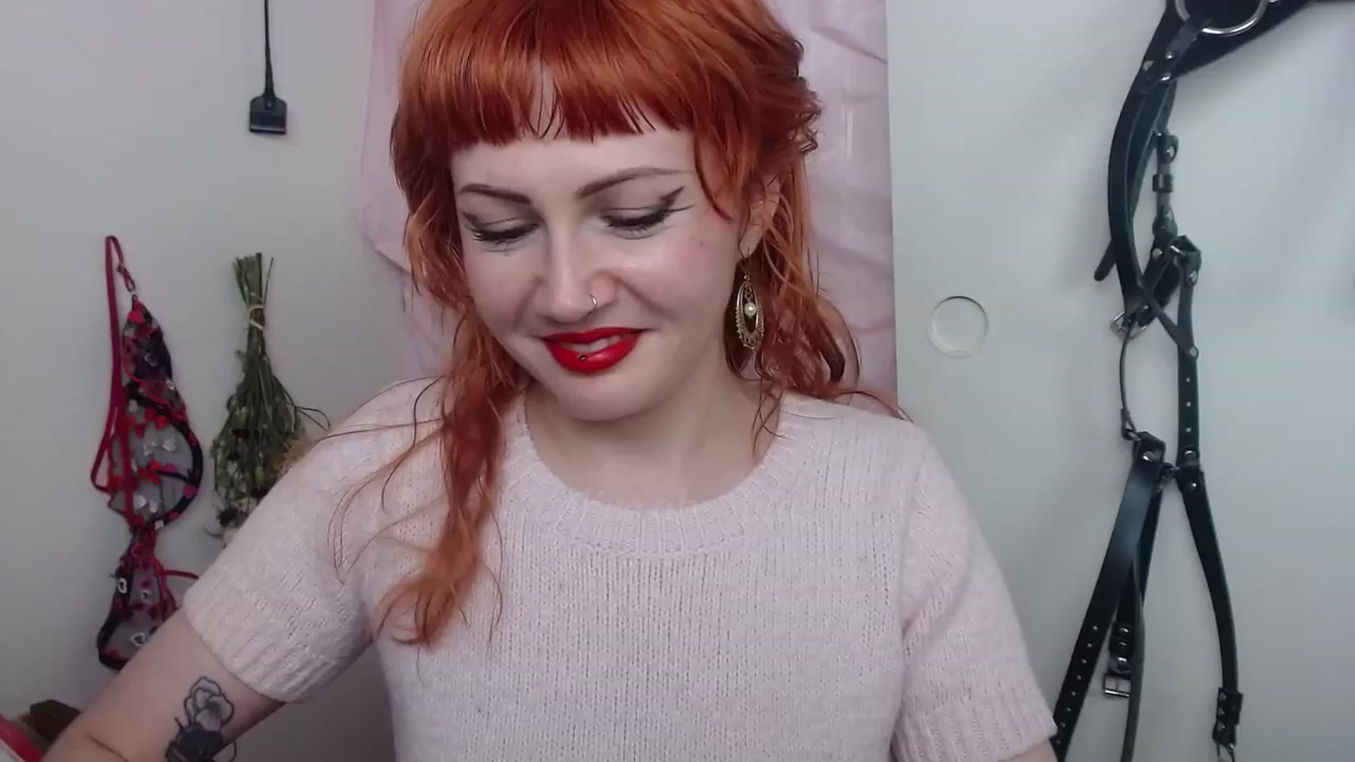 Gallery image thumbnail from aliceabs0lute's myfreecams stream on, 02/28/2023, 21:05 image 14 of 20