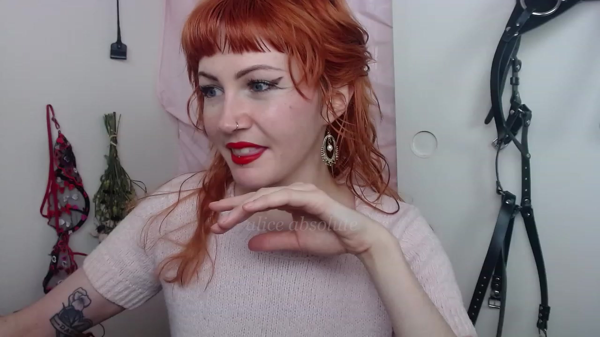 Gallery image thumbnail from aliceabs0lute's myfreecams stream on, 02/28/2023, 21:05 image 12 of 20