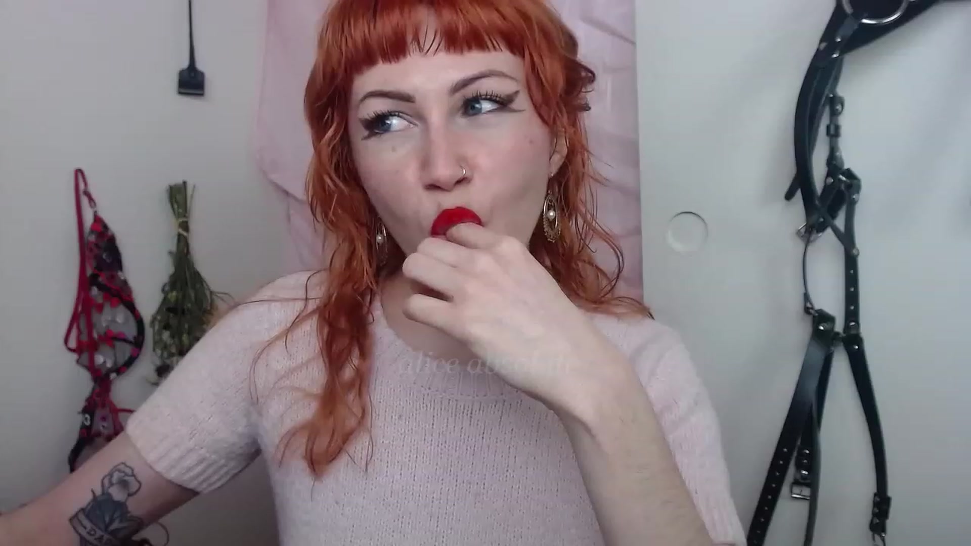 Gallery image thumbnail from aliceabs0lute's myfreecams stream on, 02/28/2023, 21:05 image 18 of 20