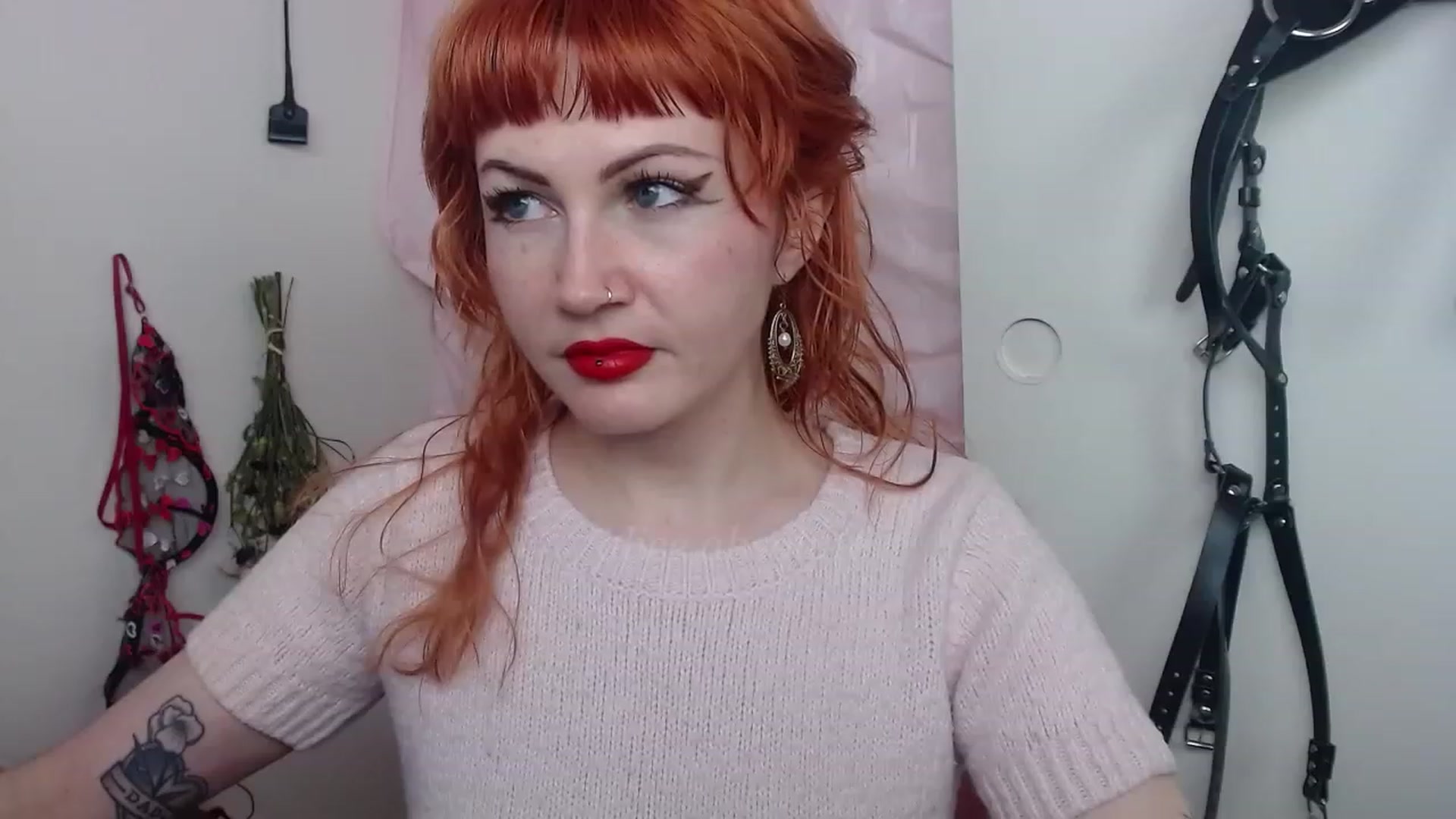 Gallery image thumbnail from aliceabs0lute's myfreecams stream on, 02/28/2023, 21:05 image 13 of 20