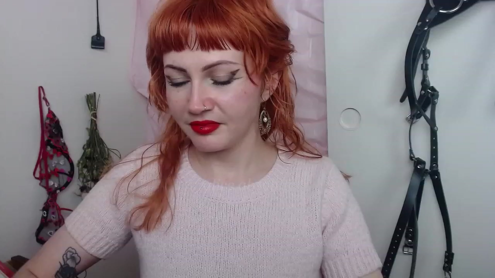 Gallery image thumbnail from aliceabs0lute's myfreecams stream on, 02/28/2023, 21:05 image 11 of 20