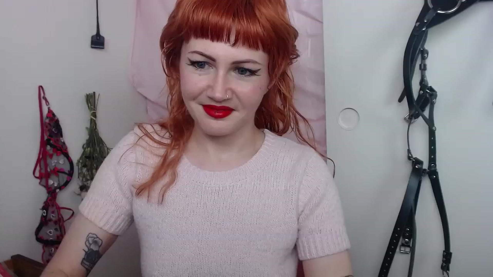 Gallery image thumbnail from aliceabs0lute's myfreecams stream on, 02/28/2023, 21:05 image 2 of 20