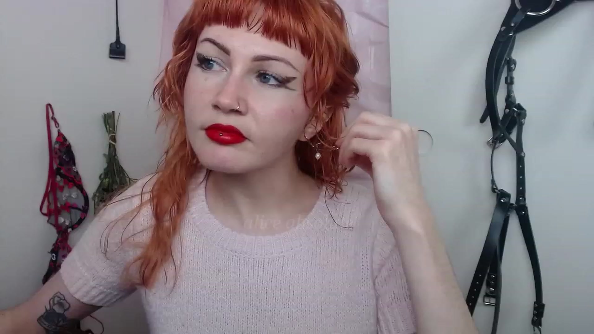 Gallery image thumbnail from aliceabs0lute's myfreecams stream on, 02/28/2023, 21:05 image 10 of 20