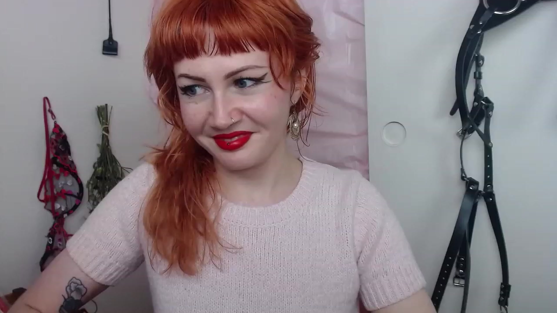 Gallery image thumbnail from aliceabs0lute's myfreecams stream on, 02/28/2023, 21:05 image 6 of 20