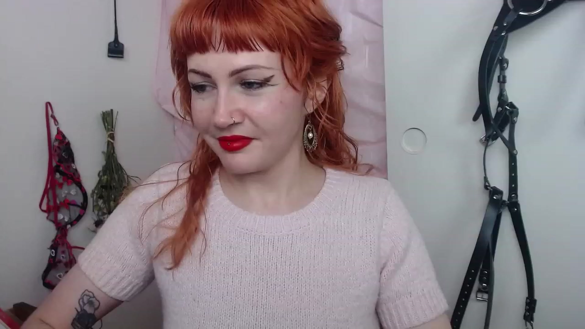 Gallery image thumbnail from aliceabs0lute's myfreecams stream on, 02/28/2023, 21:05 image 15 of 20