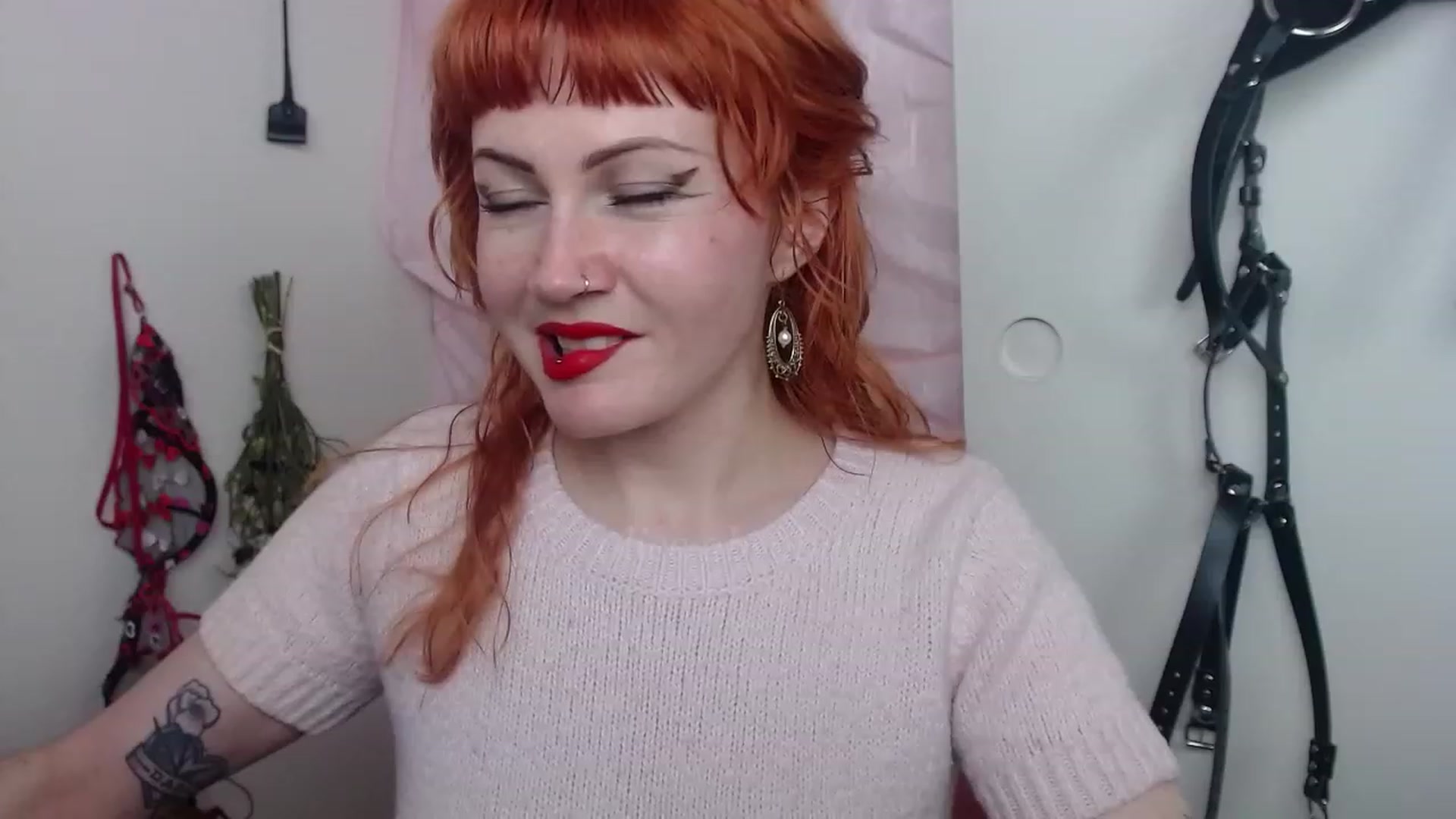 Gallery image thumbnail from aliceabs0lute's myfreecams stream on, 02/28/2023, 21:05 image 16 of 20
