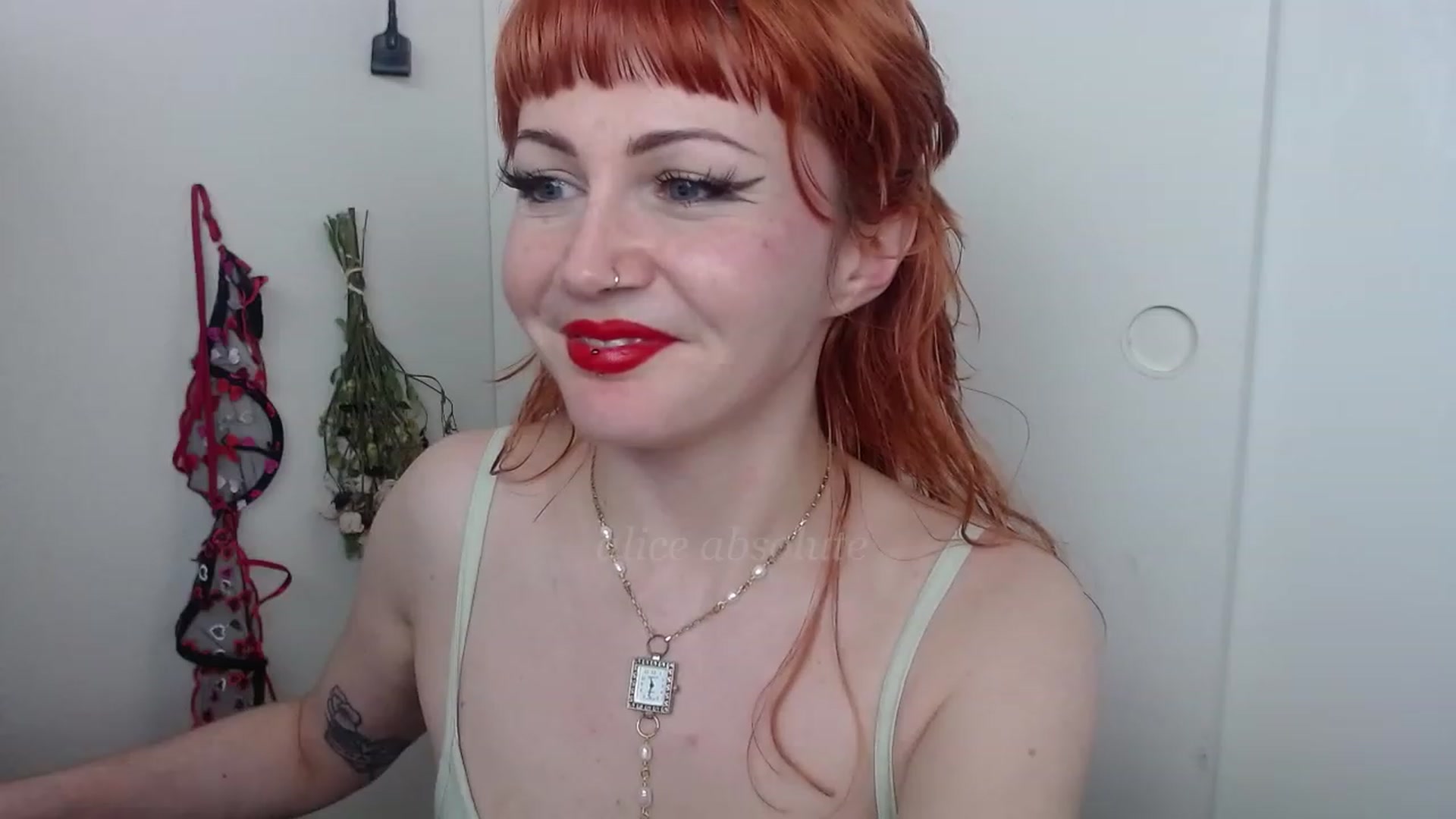 Gallery image thumbnail from aliceabs0lute's myfreecams stream on, 03/01/2023, 20:42 image 14 of 20