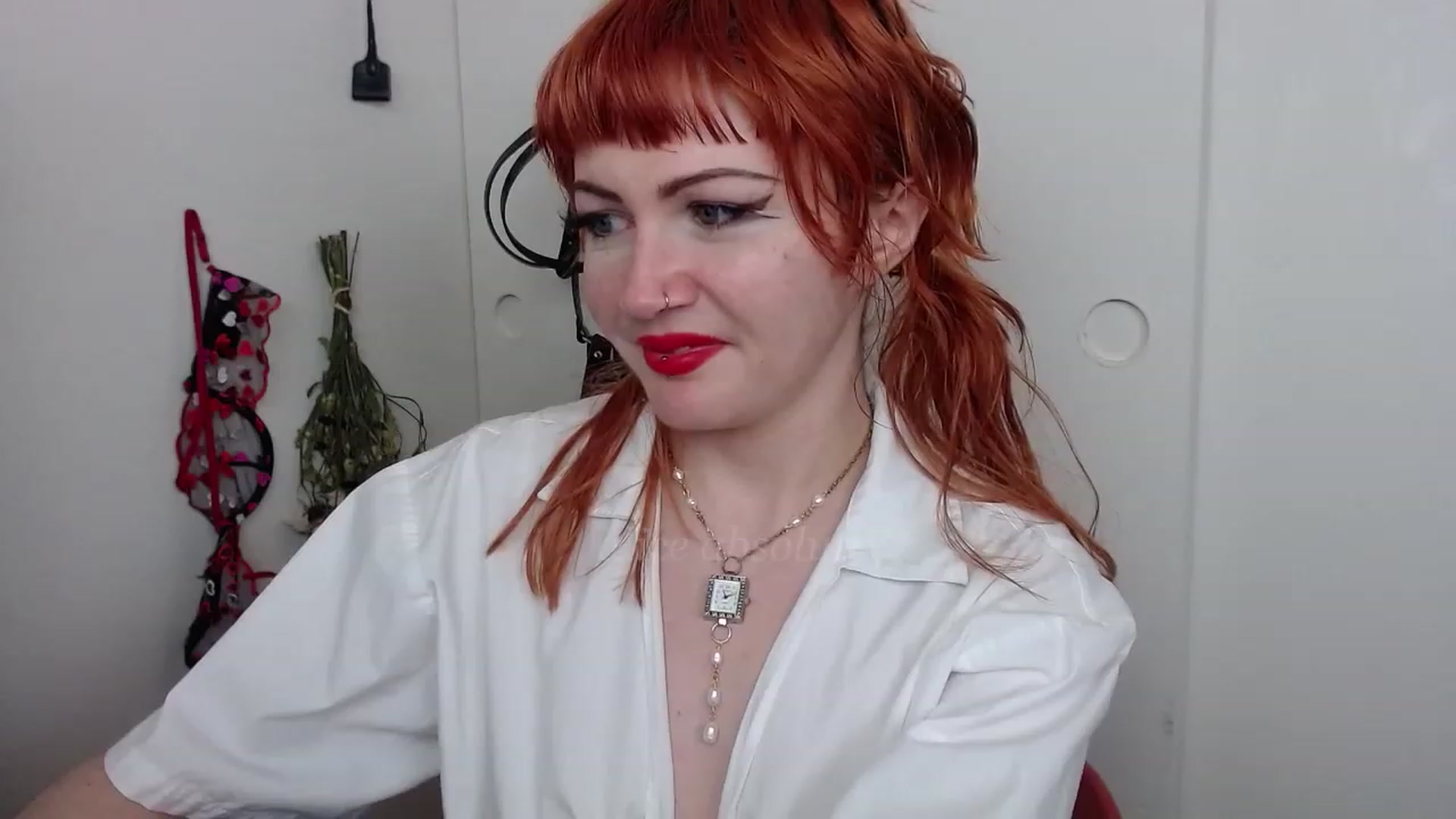 Gallery image thumbnail from aliceabs0lute's myfreecams stream on, 03/03/2023, 20:20 image 2 of 20