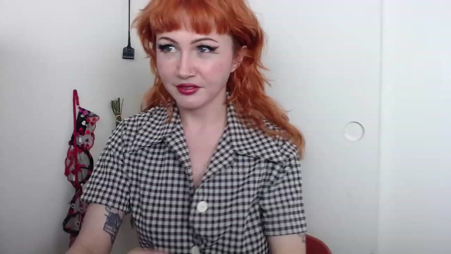 Gallery image thumbnail from aliceabs0lute's myfreecams stream on, 03/05/2023, 23:16 image 2 of 20
